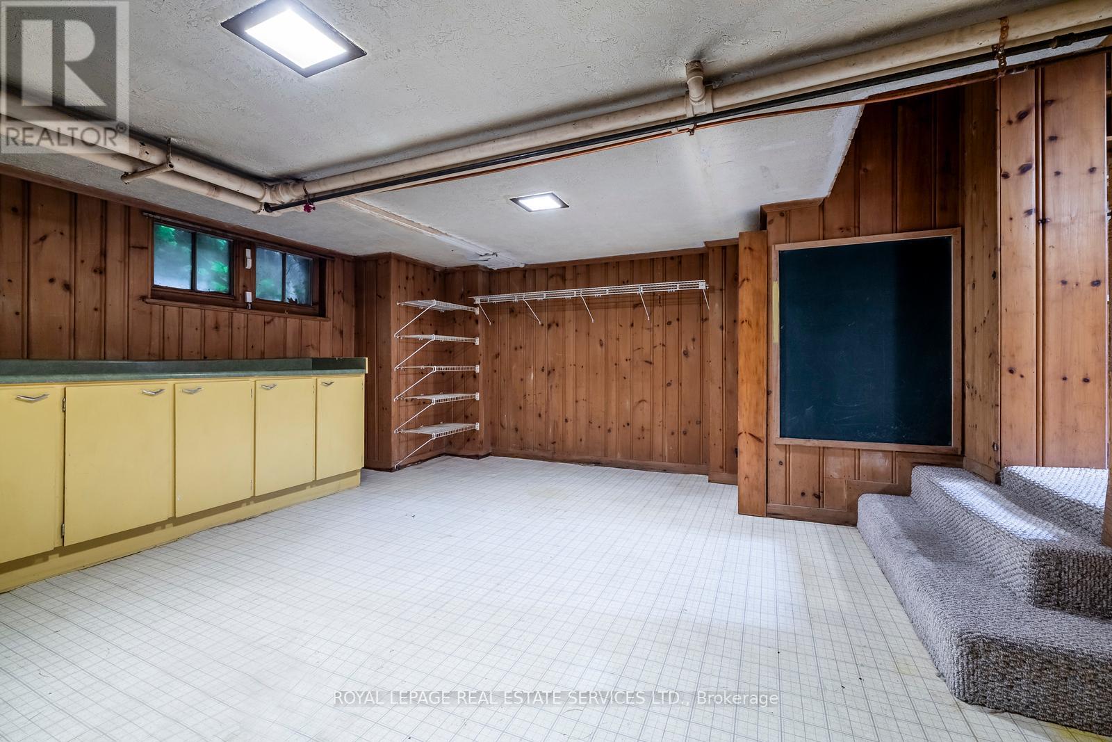 18 Queen Marys Drive, Toronto, Ontario  M8X 1S2 - Photo 23 - W12436469