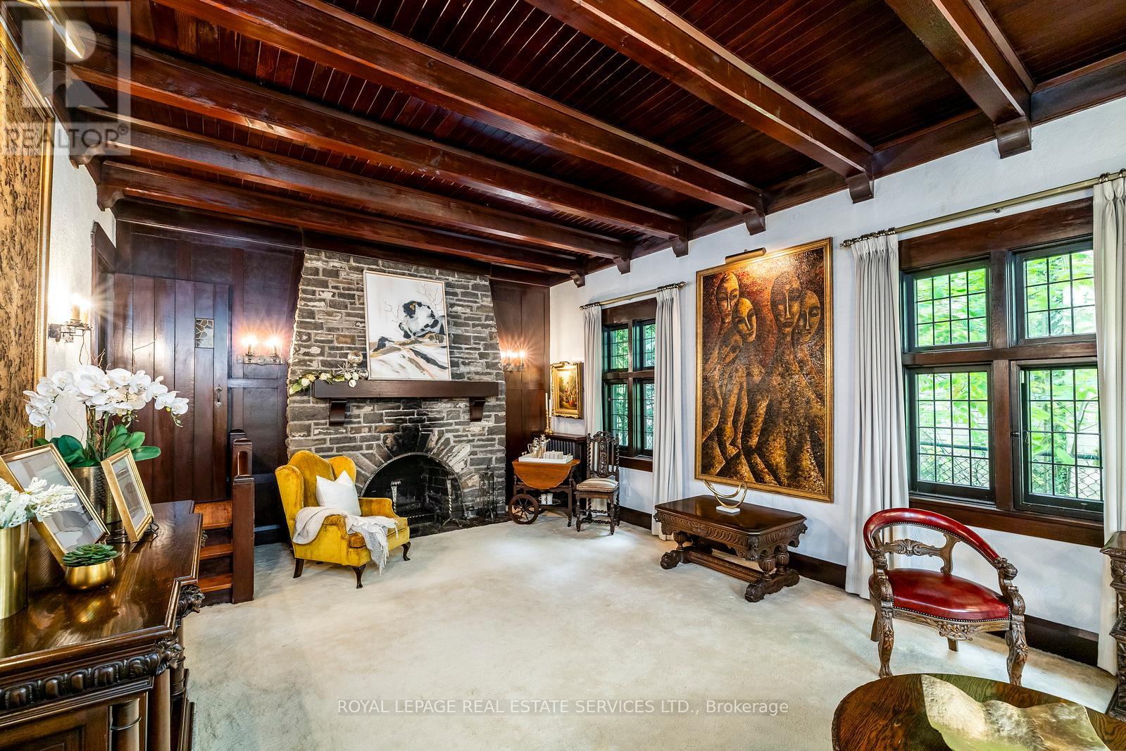 18 Queen Marys Drive, Toronto, Ontario  M8X 1S2 - Photo 7 - W12436469