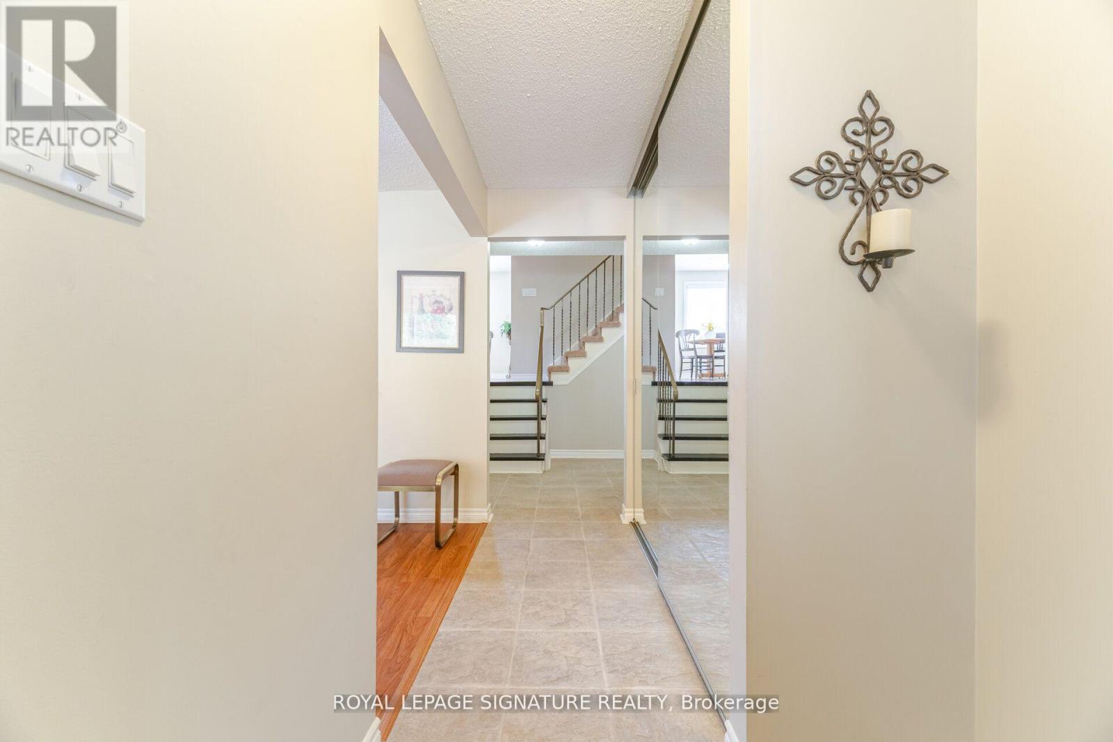 4204 Wheelwright Crescent, Mississauga, Ontario  L5L 2X6 - Photo 4 - W12436482