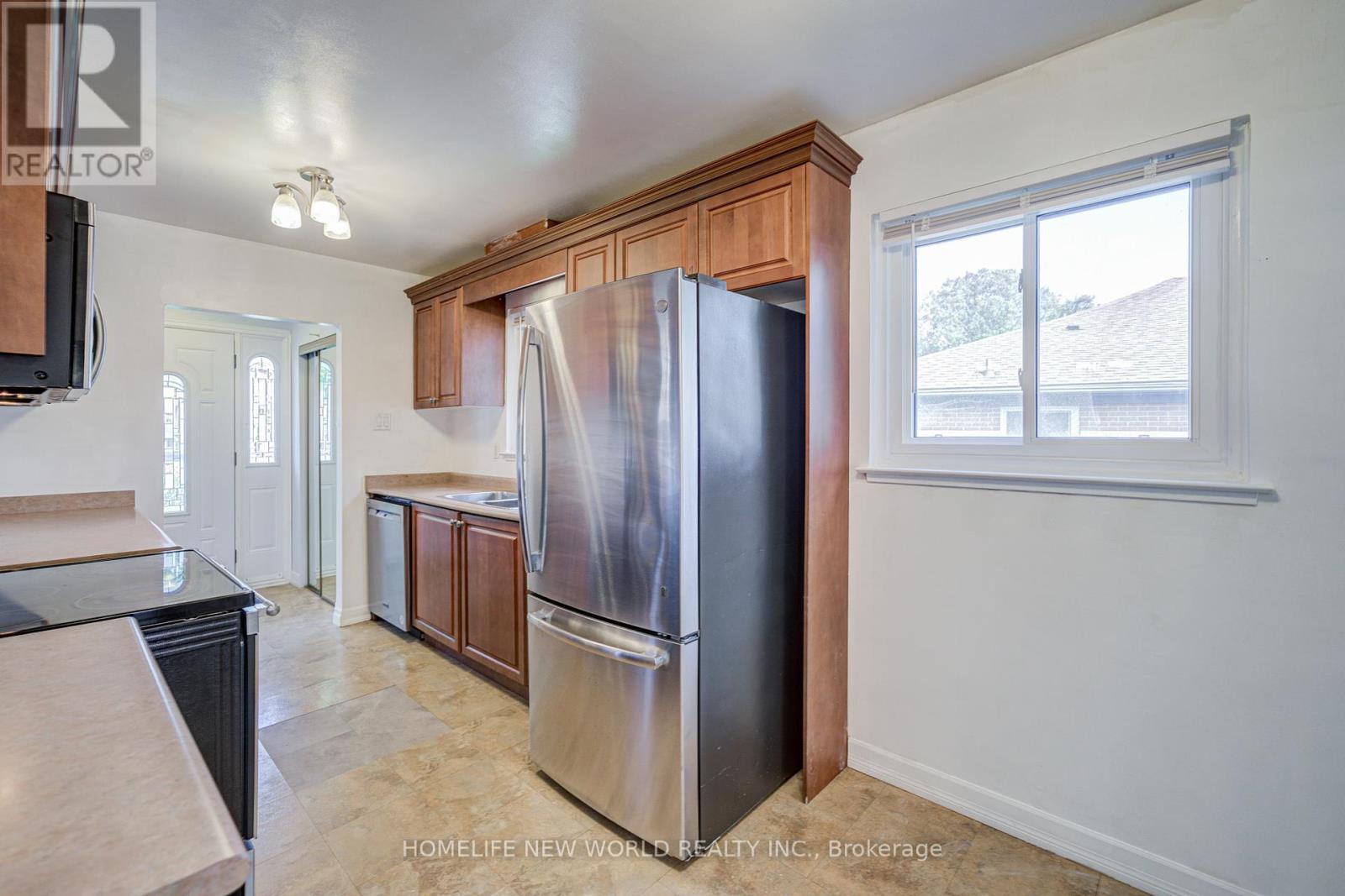 1403 Glen Rutley Circle, Mississauga, Ontario  L4X 1Z5 - Photo 11 - W12436496