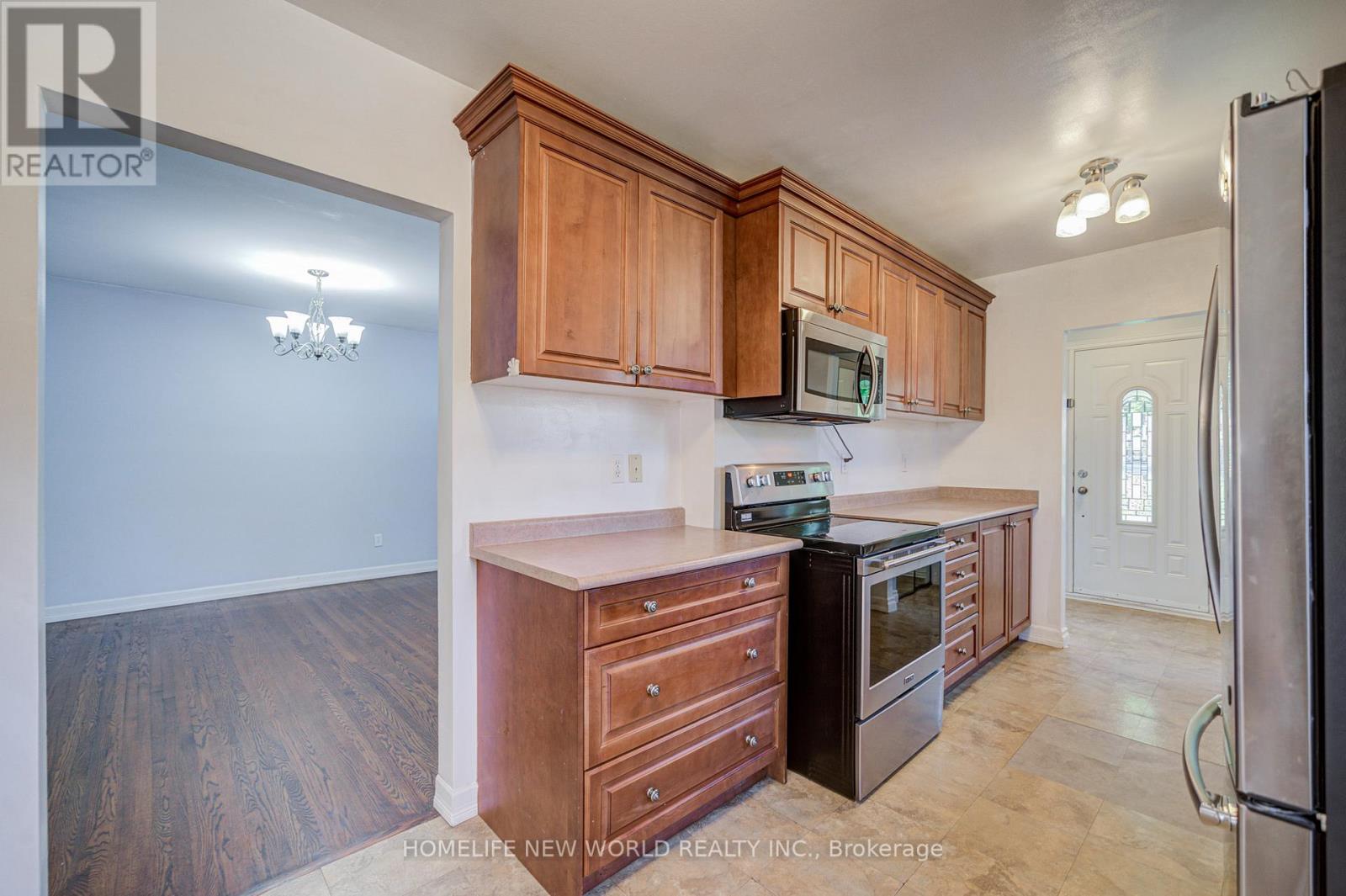 1403 Glen Rutley Circle, Mississauga, Ontario  L4X 1Z5 - Photo 12 - W12436496