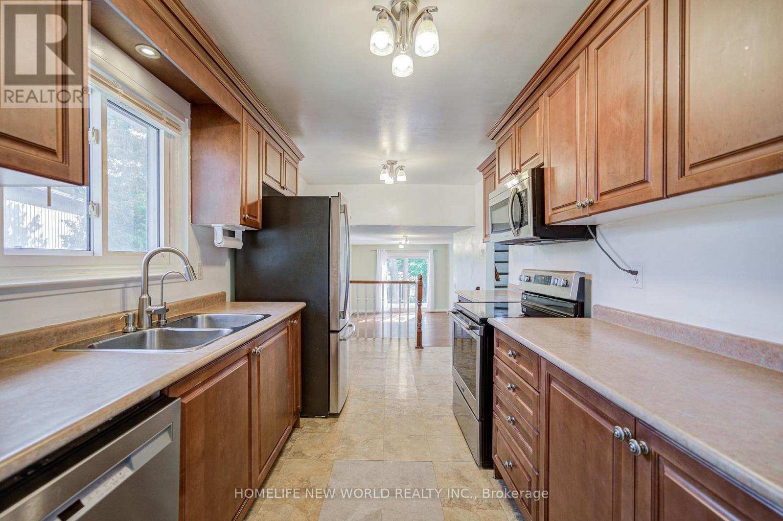 1403 Glen Rutley Circle, Mississauga, Ontario  L4X 1Z5 - Photo 13 - W12436496