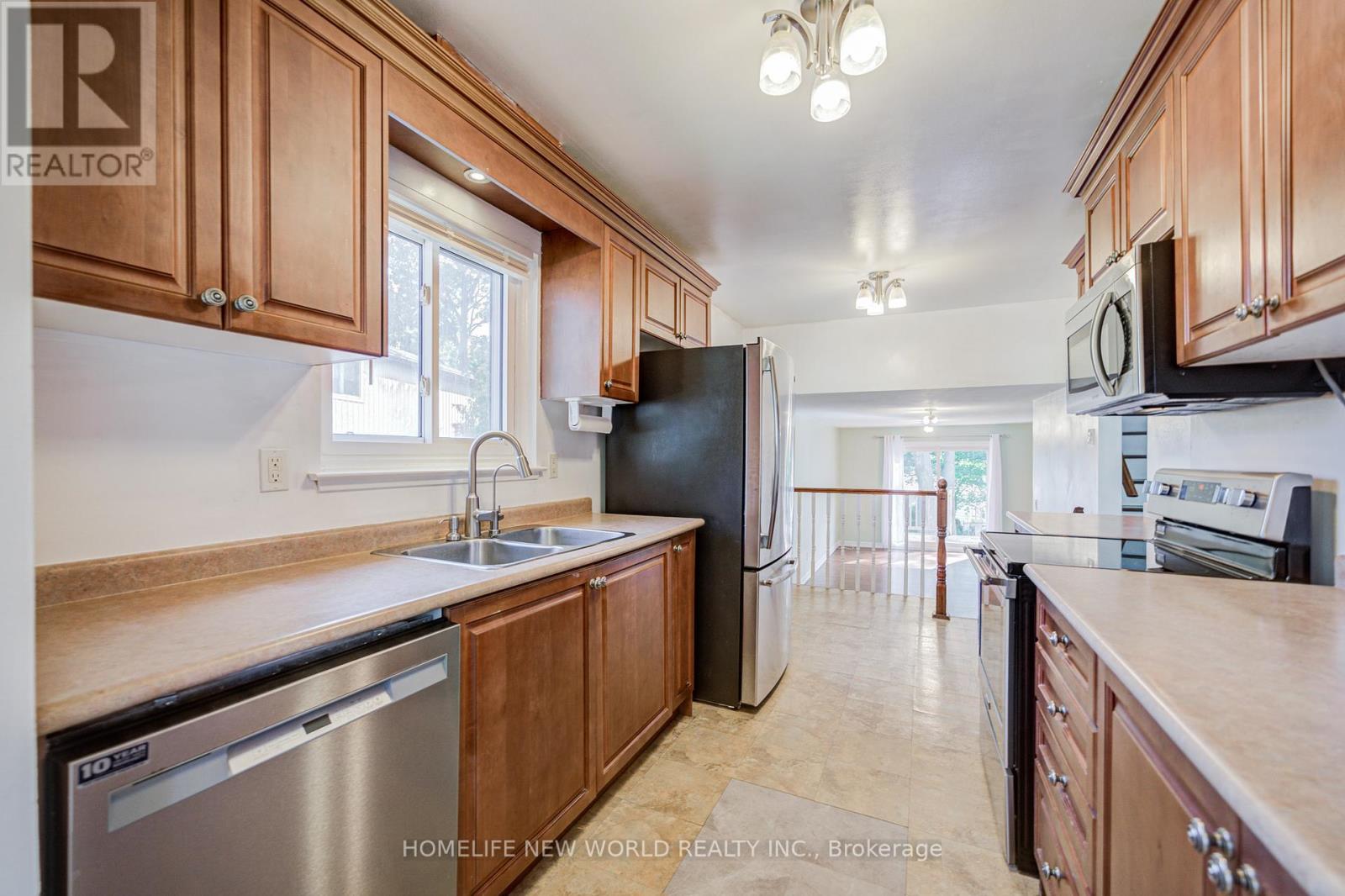1403 Glen Rutley Circle, Mississauga, Ontario  L4X 1Z5 - Photo 14 - W12436496