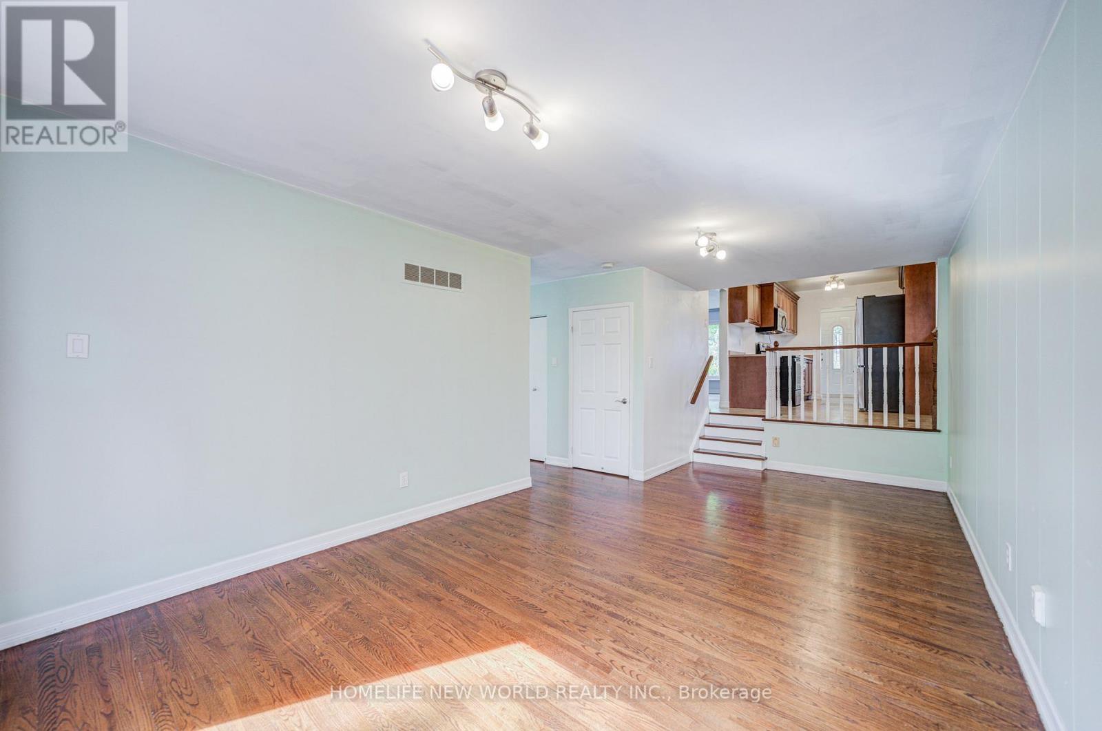 1403 Glen Rutley Circle, Mississauga, Ontario  L4X 1Z5 - Photo 16 - W12436496