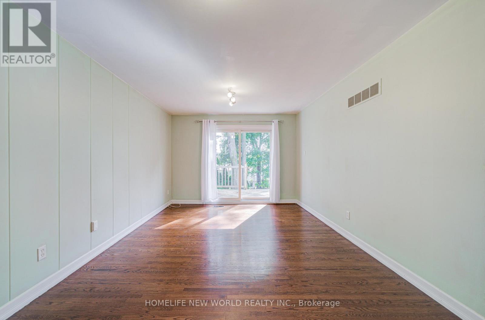1403 Glen Rutley Circle, Mississauga, Ontario  L4X 1Z5 - Photo 17 - W12436496