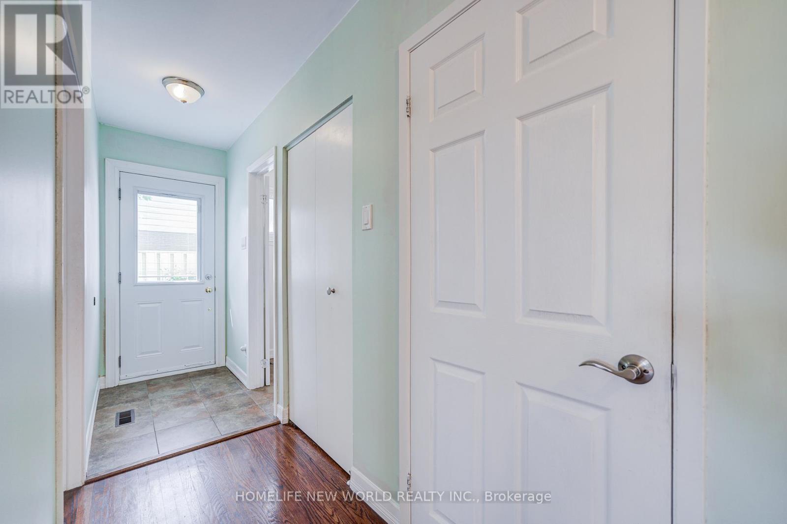 1403 Glen Rutley Circle, Mississauga, Ontario  L4X 1Z5 - Photo 18 - W12436496