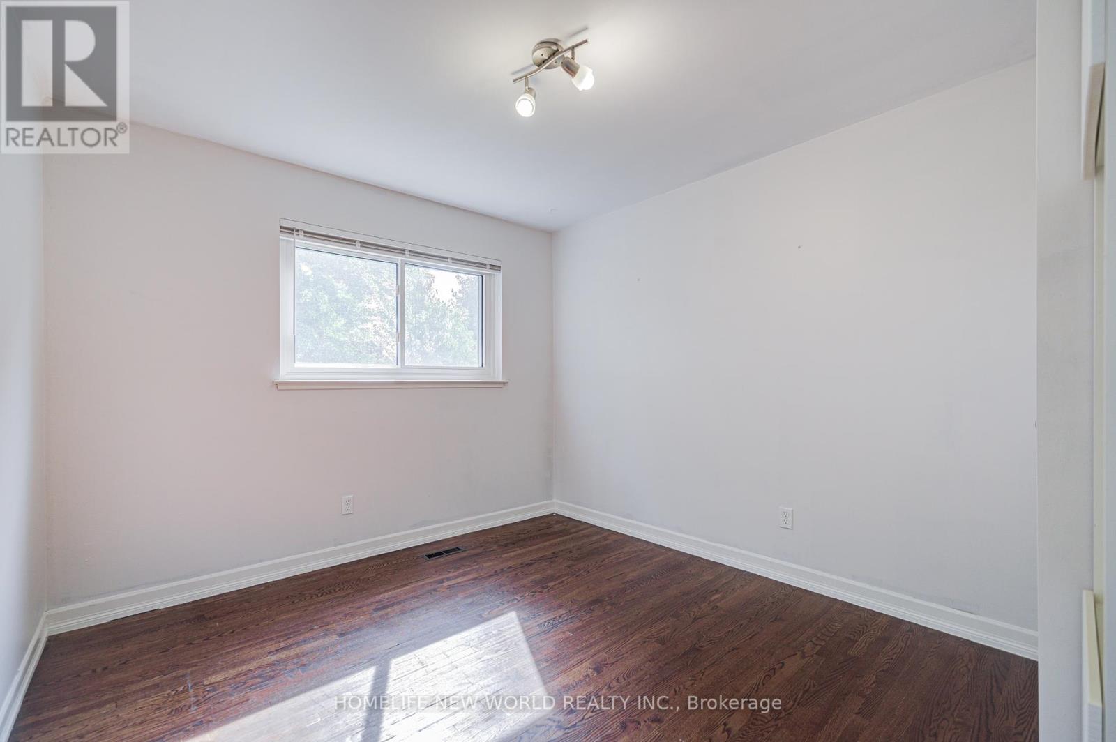 1403 Glen Rutley Circle, Mississauga, Ontario  L4X 1Z5 - Photo 19 - W12436496