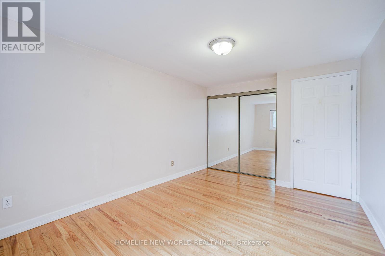 1403 Glen Rutley Circle, Mississauga, Ontario  L4X 1Z5 - Photo 28 - W12436496
