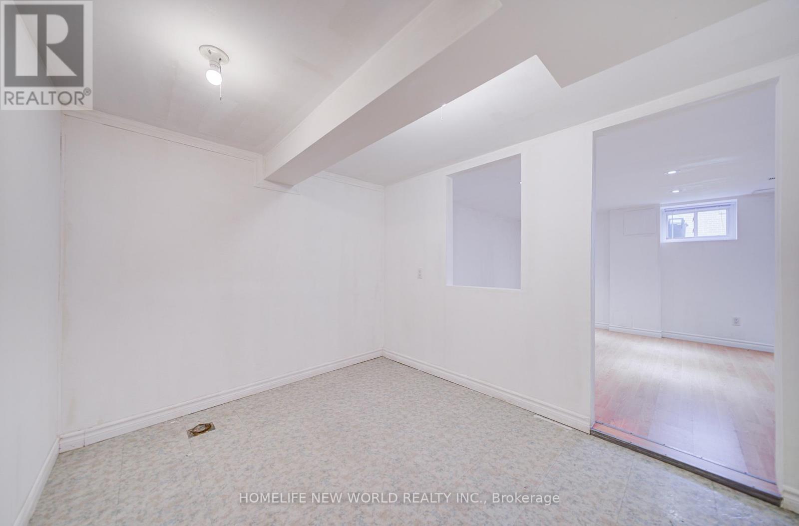 1403 Glen Rutley Circle, Mississauga, Ontario  L4X 1Z5 - Photo 34 - W12436496