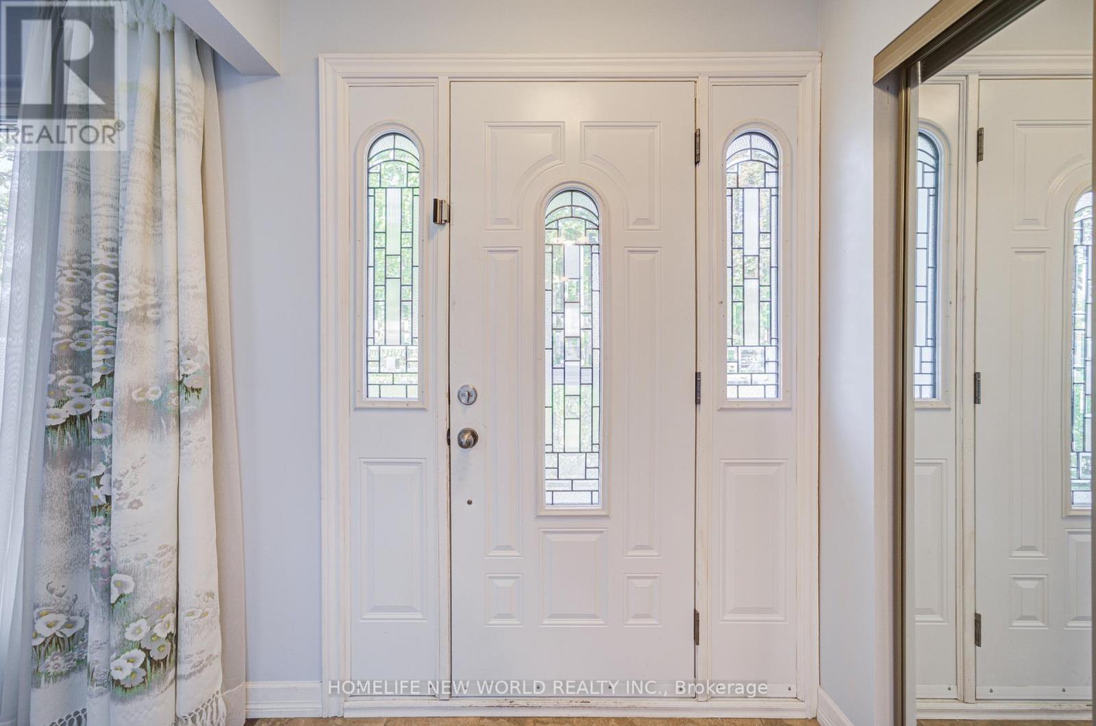 1403 Glen Rutley Circle, Mississauga, Ontario  L4X 1Z5 - Photo 4 - W12436496
