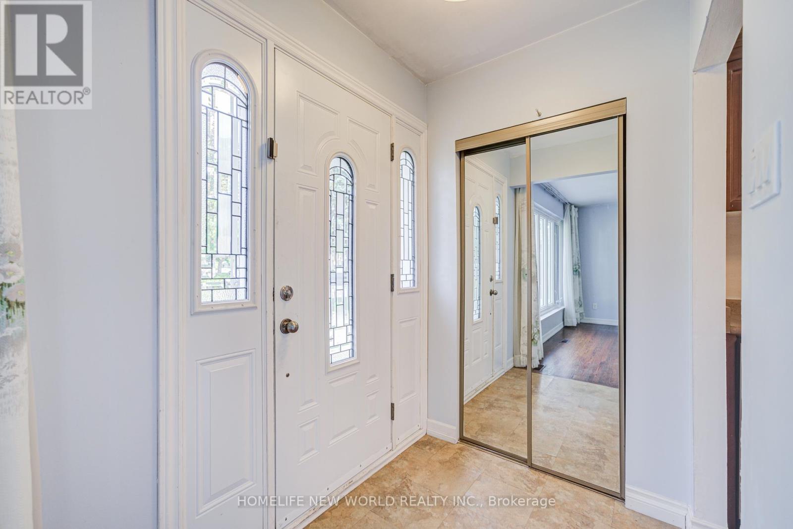 1403 Glen Rutley Circle, Mississauga, Ontario  L4X 1Z5 - Photo 5 - W12436496