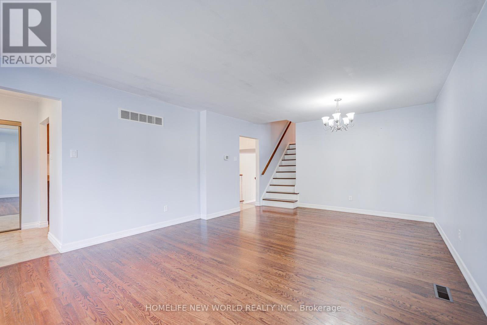 1403 Glen Rutley Circle, Mississauga, Ontario  L4X 1Z5 - Photo 6 - W12436496