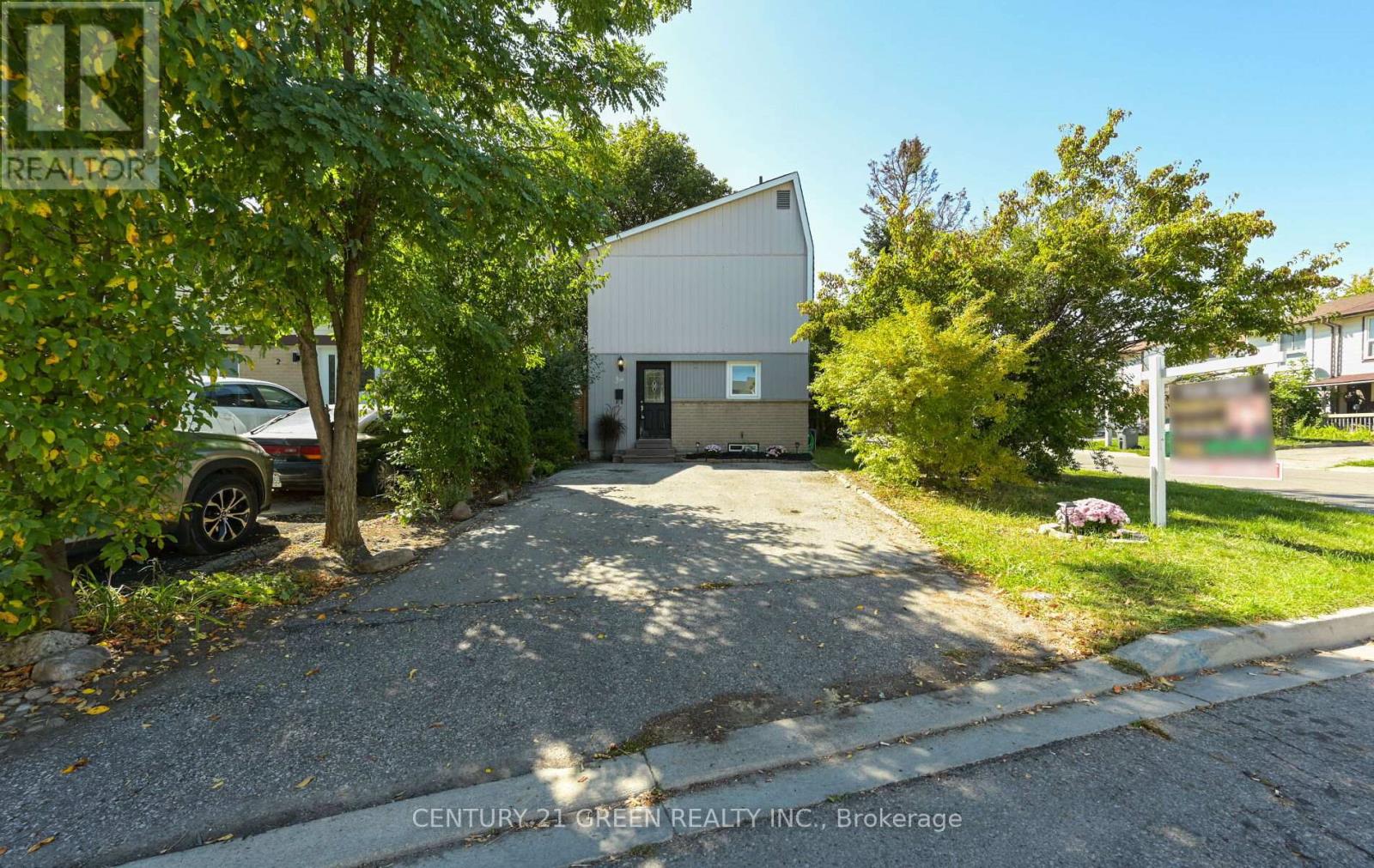1 Greenarrow Court, Brampton, Ontario  L6S 2K1 - Photo 2 - W12436530