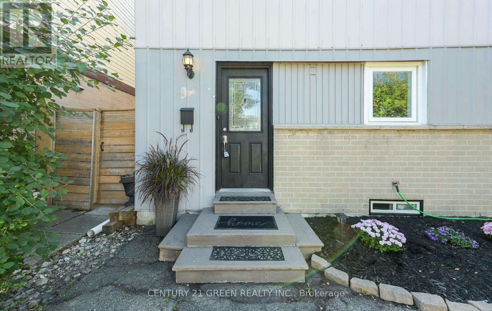 1 Greenarrow Court, Brampton, Ontario  L6S 2K1 - Photo 3 - W12436530