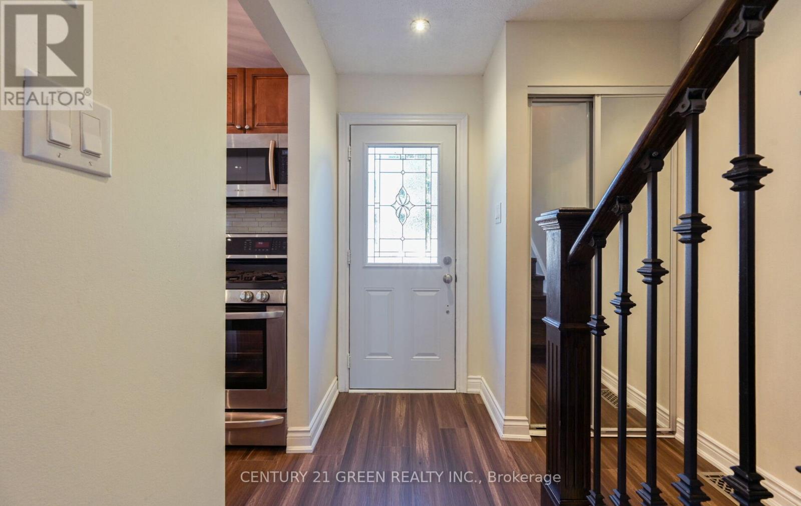 1 Greenarrow Court, Brampton, Ontario  L6S 2K1 - Photo 4 - W12436530