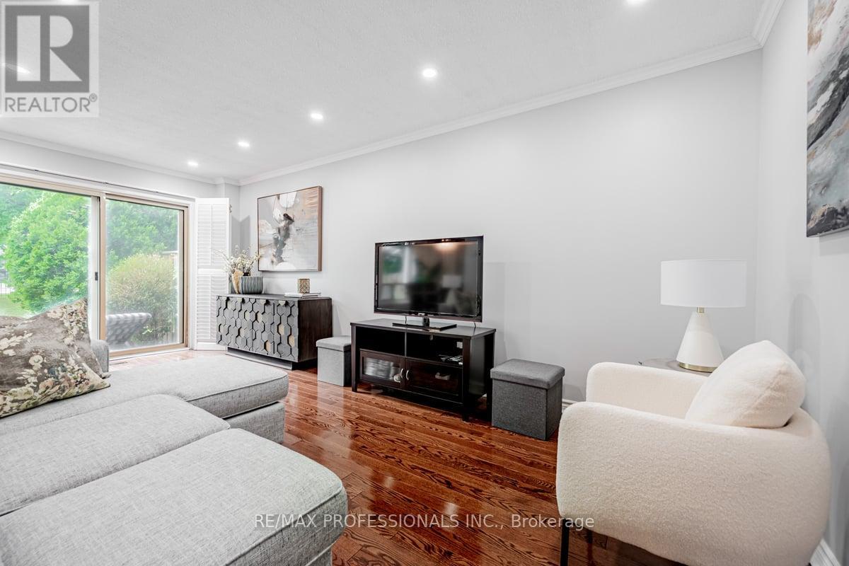 41 - 1180 Mississauga Valley Boulevard, Mississauga, Ontario  L5A 3M9 - Photo 11 - W12436561