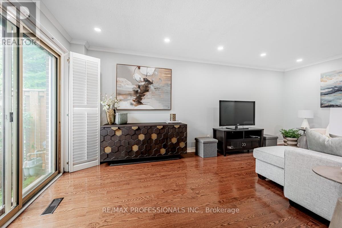 41 - 1180 Mississauga Valley Boulevard, Mississauga, Ontario  L5A 3M9 - Photo 13 - W12436561