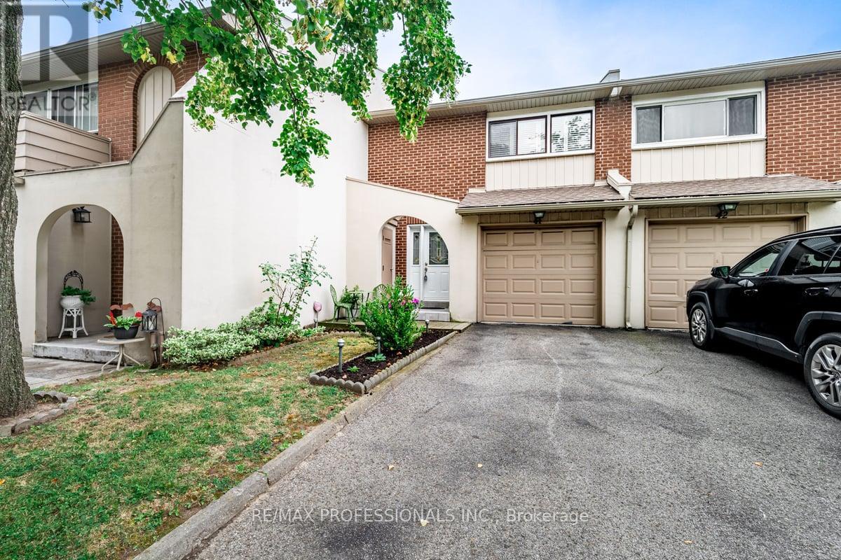 41 - 1180 Mississauga Valley Boulevard, Mississauga, Ontario  L5A 3M9 - Photo 2 - W12436561