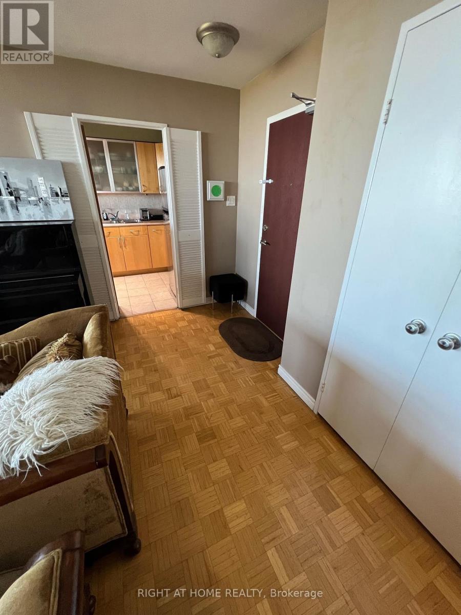 1812 - 360 Ridelle Avenue, Toronto, Ontario  M6B 1K1 - Photo 11 - W12436563