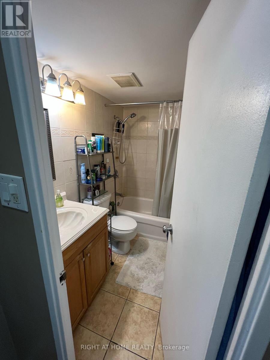 1812 - 360 Ridelle Avenue, Toronto, Ontario  M6B 1K1 - Photo 4 - W12436563