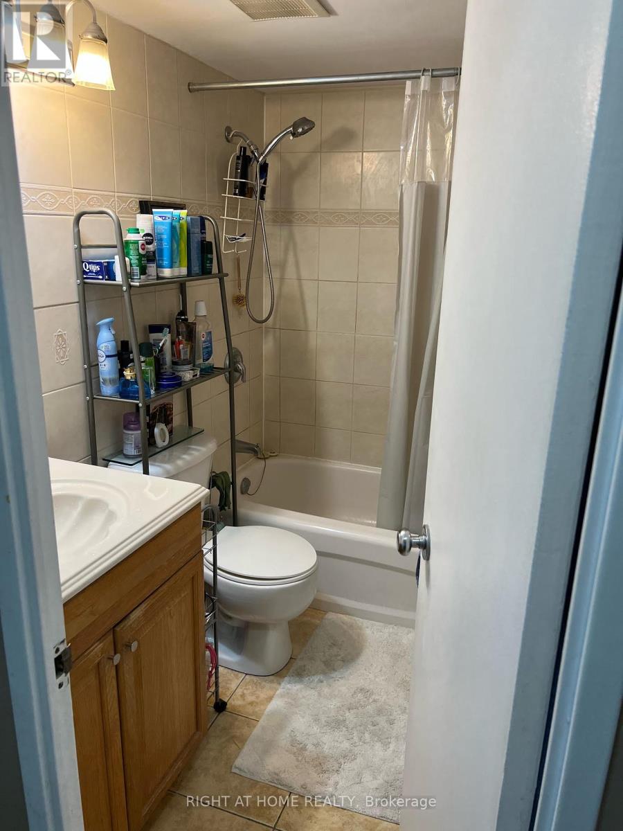 1812 - 360 Ridelle Avenue, Toronto, Ontario  M6B 1K1 - Photo 5 - W12436563