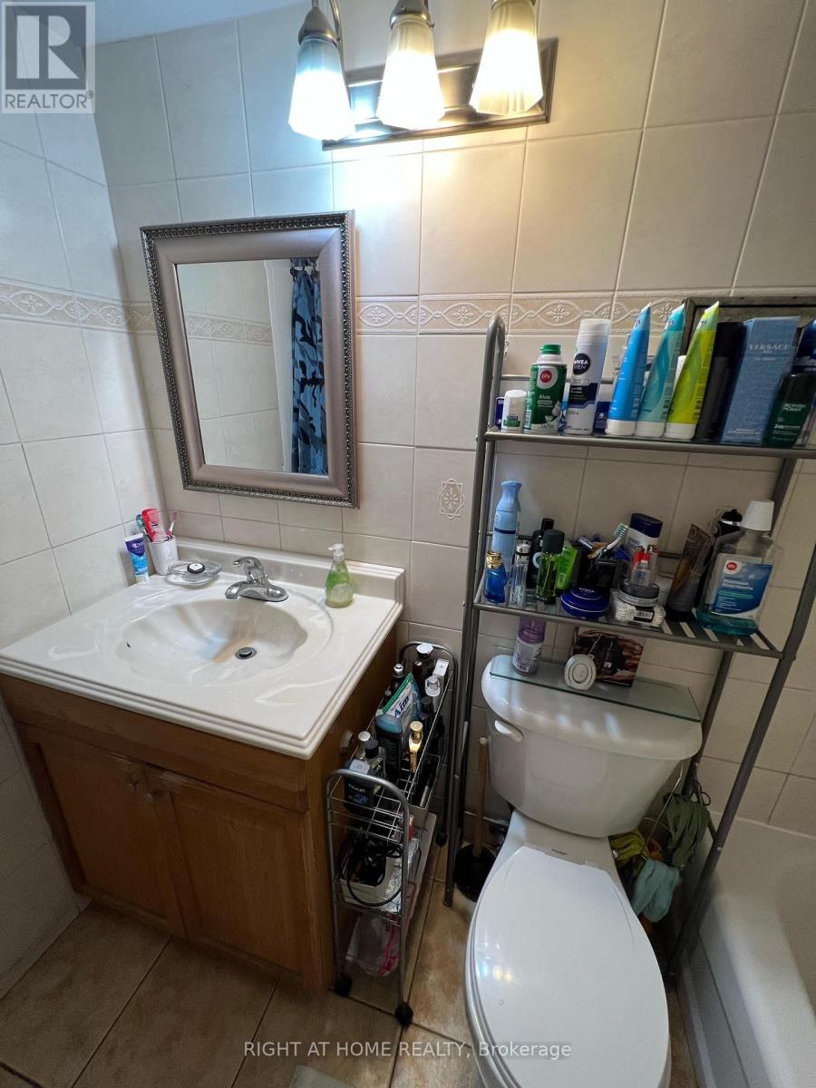 1812 - 360 Ridelle Avenue, Toronto, Ontario  M6B 1K1 - Photo 8 - W12436563