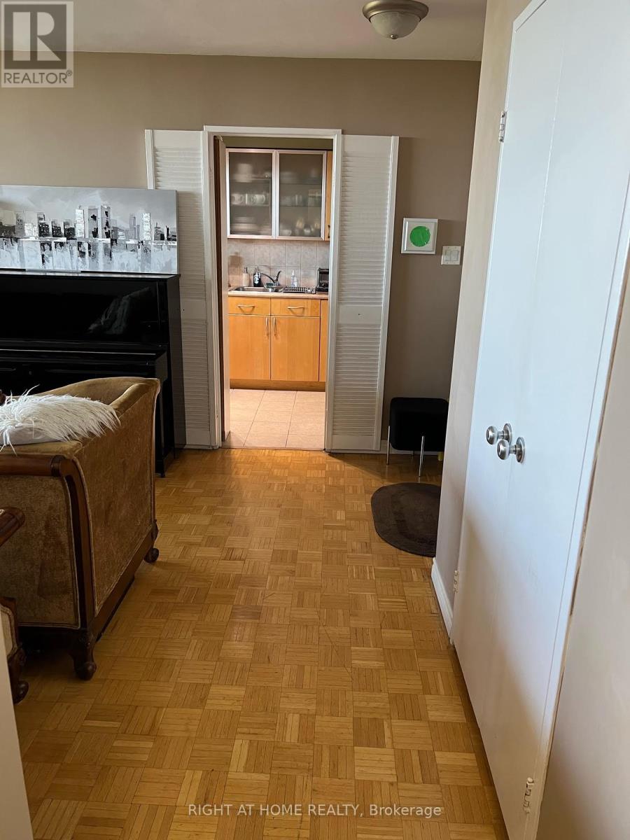 1812 - 360 Ridelle Avenue, Toronto, Ontario  M6B 1K1 - Photo 9 - W12436563