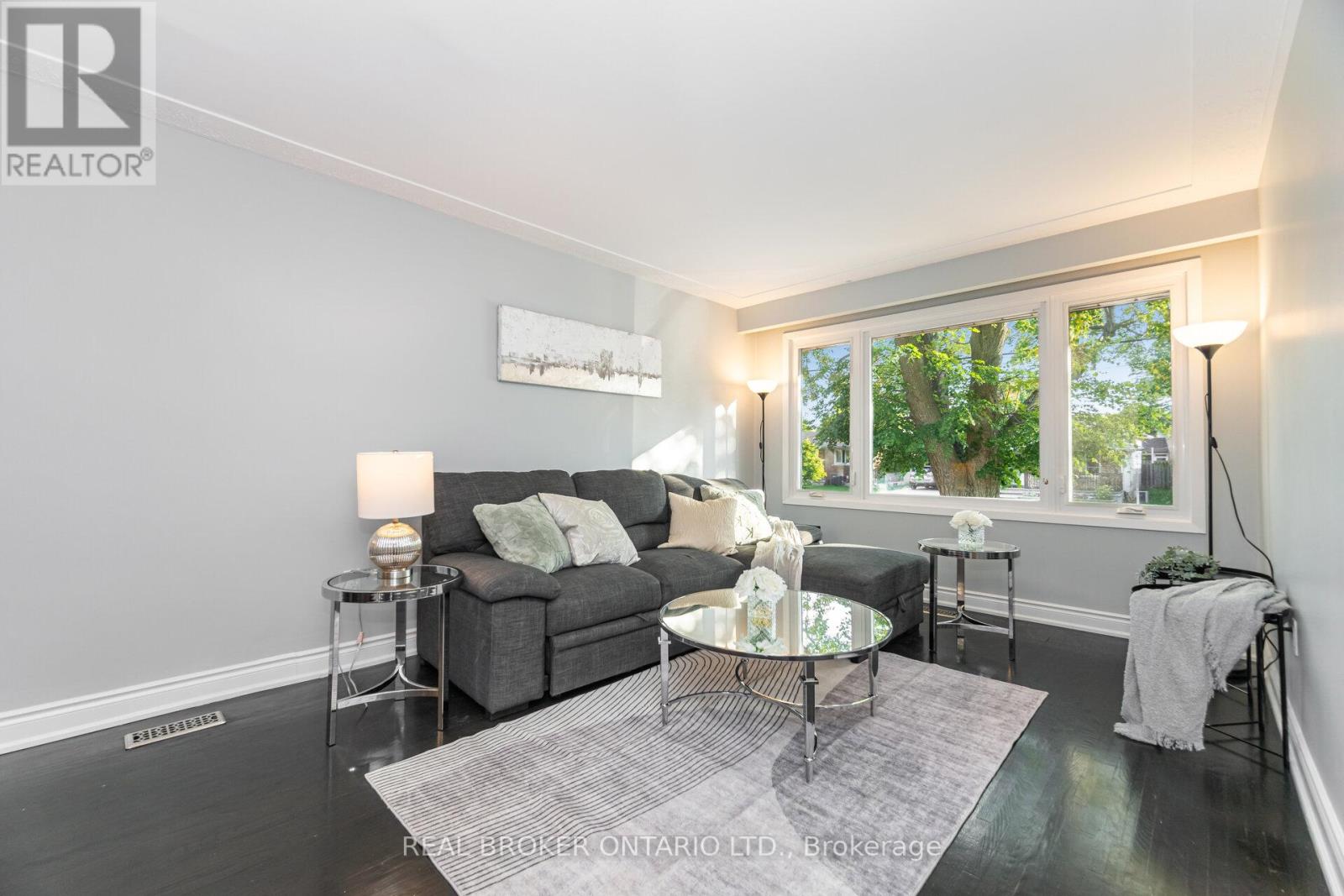 66 Gainsborough Road, Hamilton, Ontario  L8E 1E1 - Photo 8 - X12436140