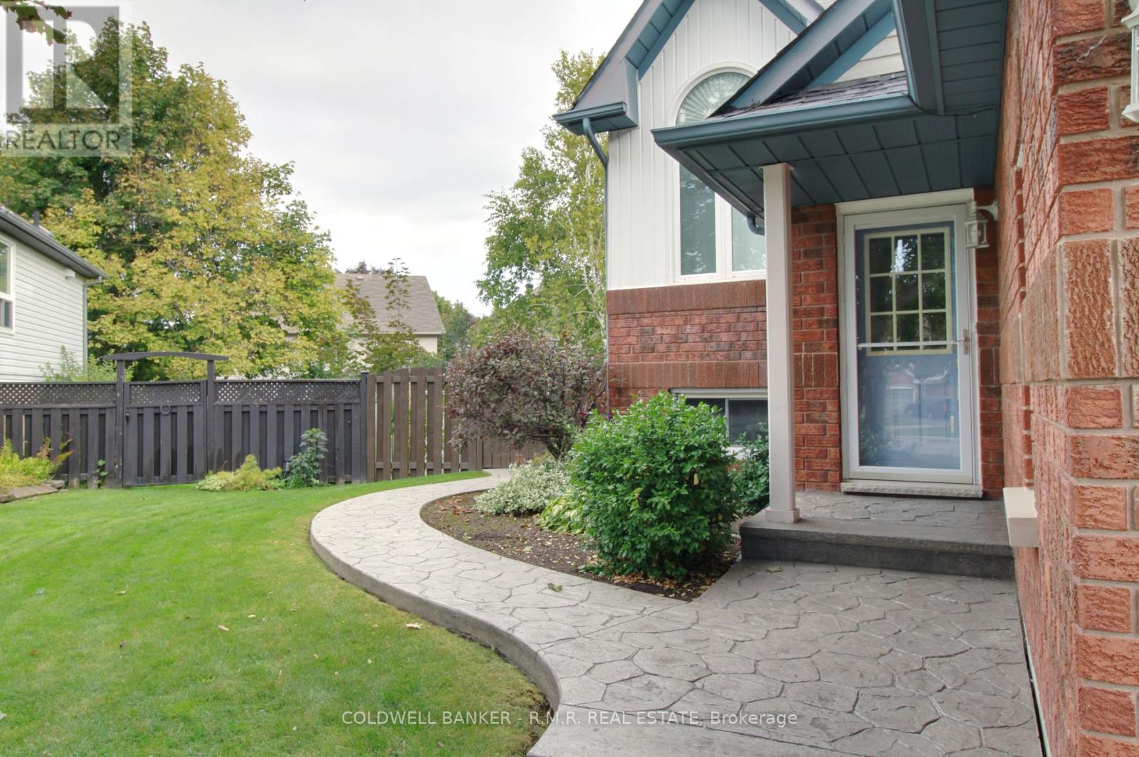 1590 Edenwood Court, Oshawa, Ontario  L1G 7Y6 - Photo 2 - E12436665