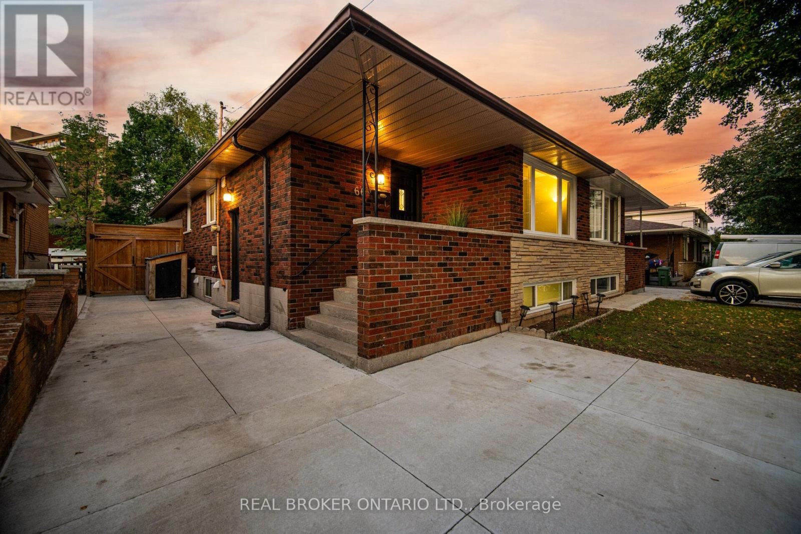 66 Gainsborough Road, Hamilton, Ontario  L8E 1E1 - Photo 4 - X12436140