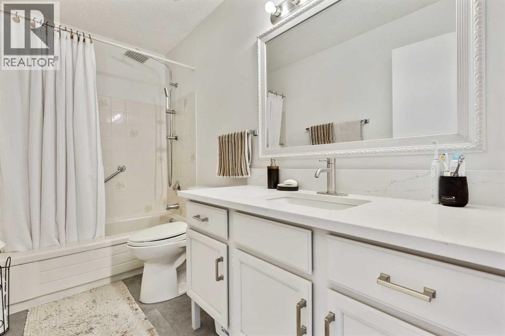72 Coach Side Terrace Sw, Calgary, Alberta  T3H 2T3 - Photo 13 - A2260262