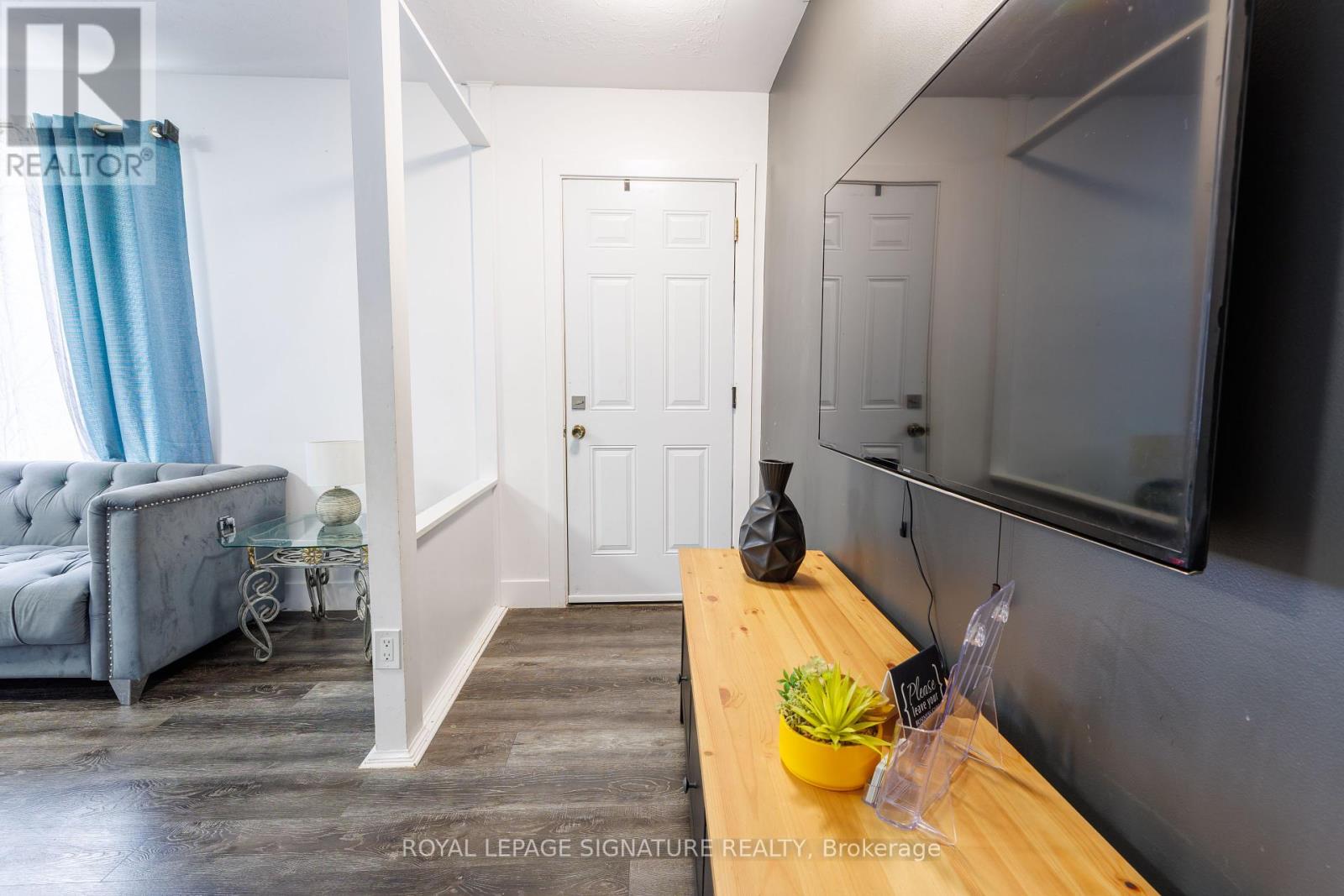 18 Silverdale Crescent, London South, Ontario  N5Z 4A4 - Photo 4 - X12436388