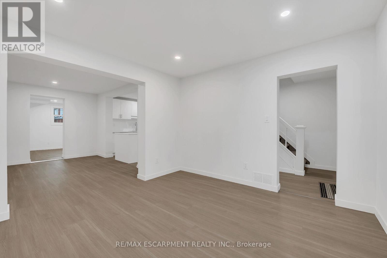 20 Crosthwaite Avenue N, Hamilton, Ontario  L8H 4T9 - Photo 10 - X12436395
