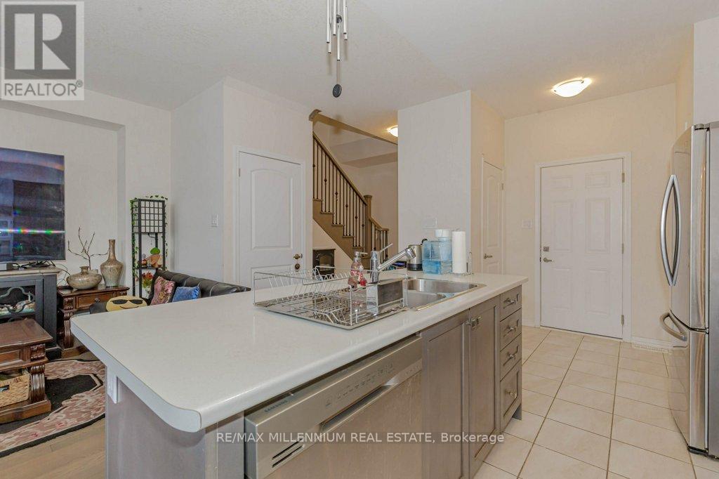 31 - 8273 Tulip Tree Drive, Niagara Falls, Ontario  L2H 3S8 - Photo 13 - X12436436