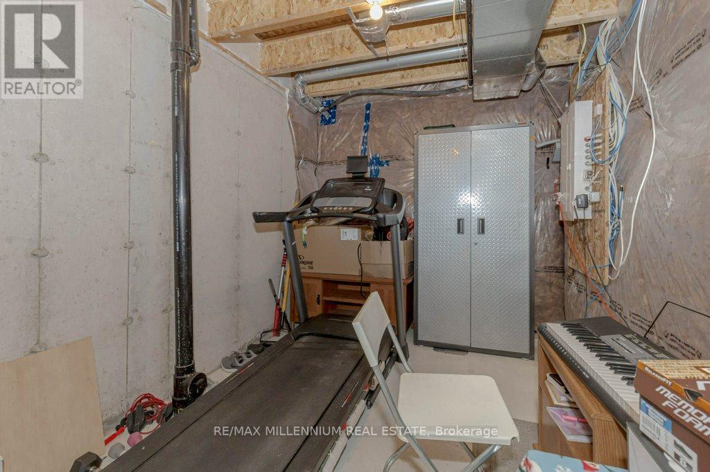 31 - 8273 Tulip Tree Drive, Niagara Falls, Ontario  L2H 3S8 - Photo 35 - X12436436