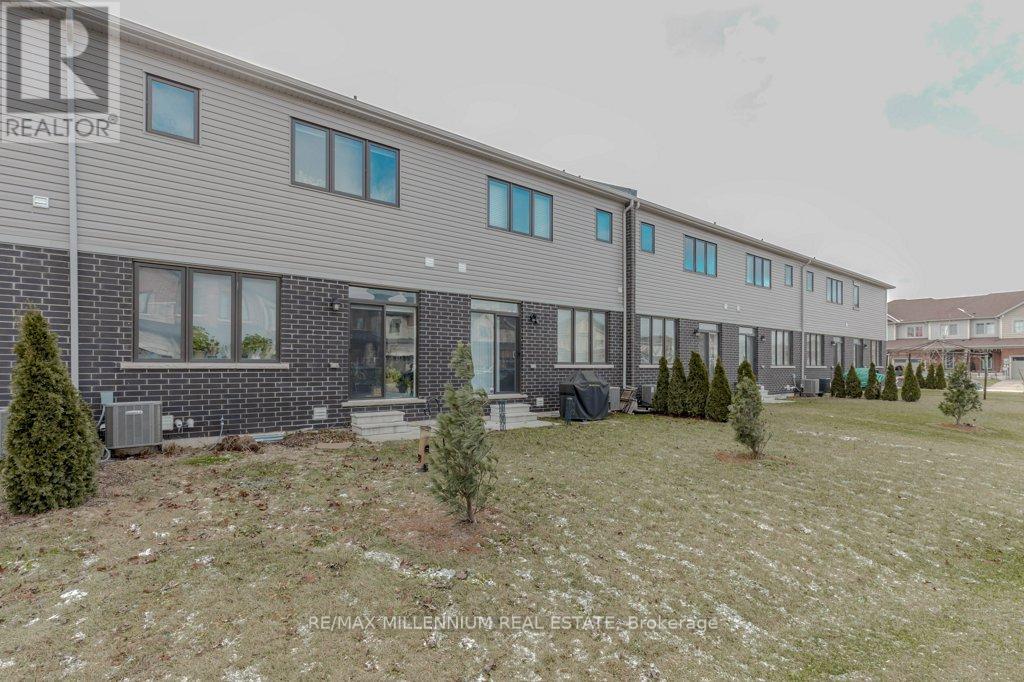 31 - 8273 Tulip Tree Drive, Niagara Falls, Ontario  L2H 3S8 - Photo 37 - X12436436