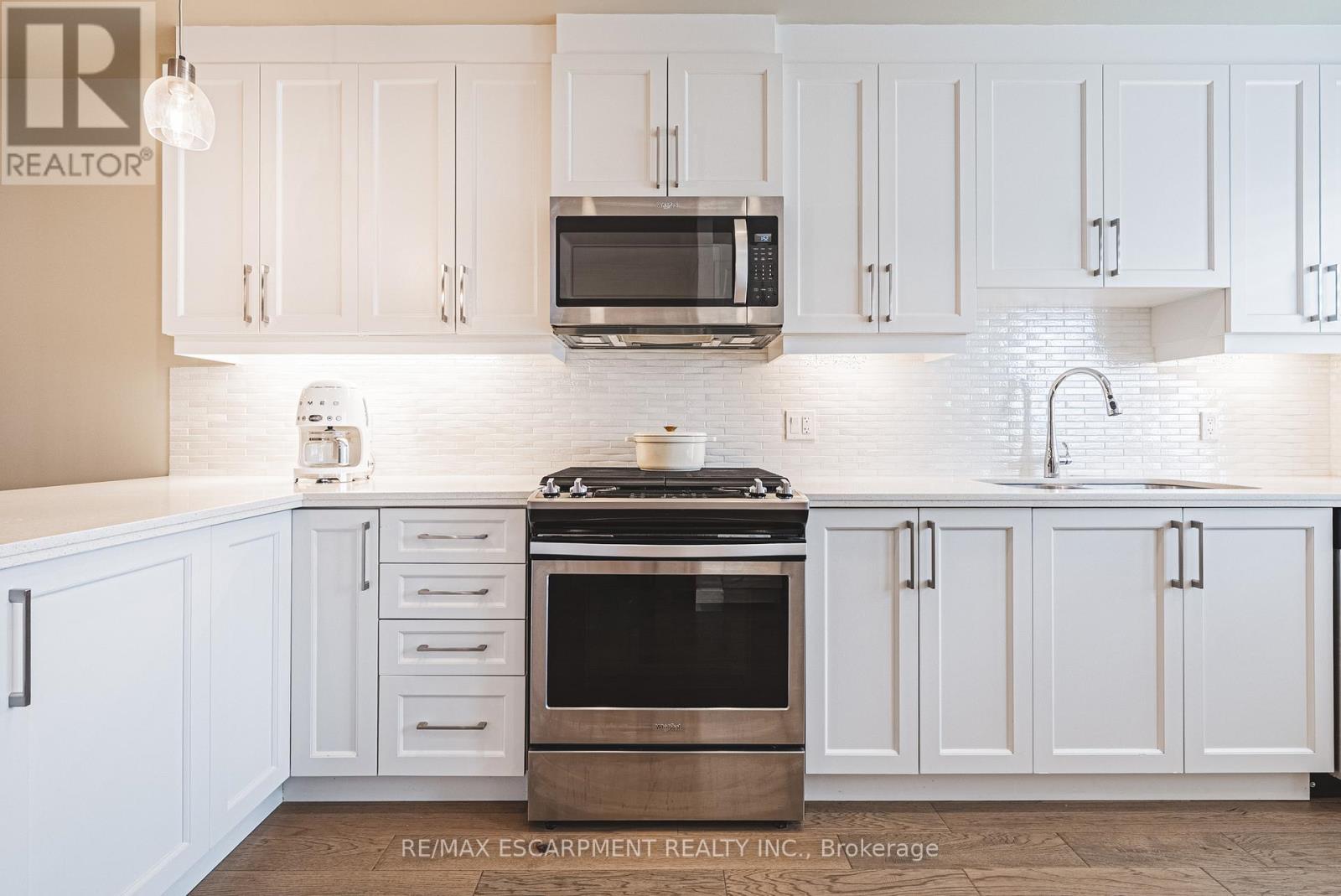 6 - 111 Wilson Street E, Hamilton, Ontario  L9B 2G7 - Photo 8 - X12436453