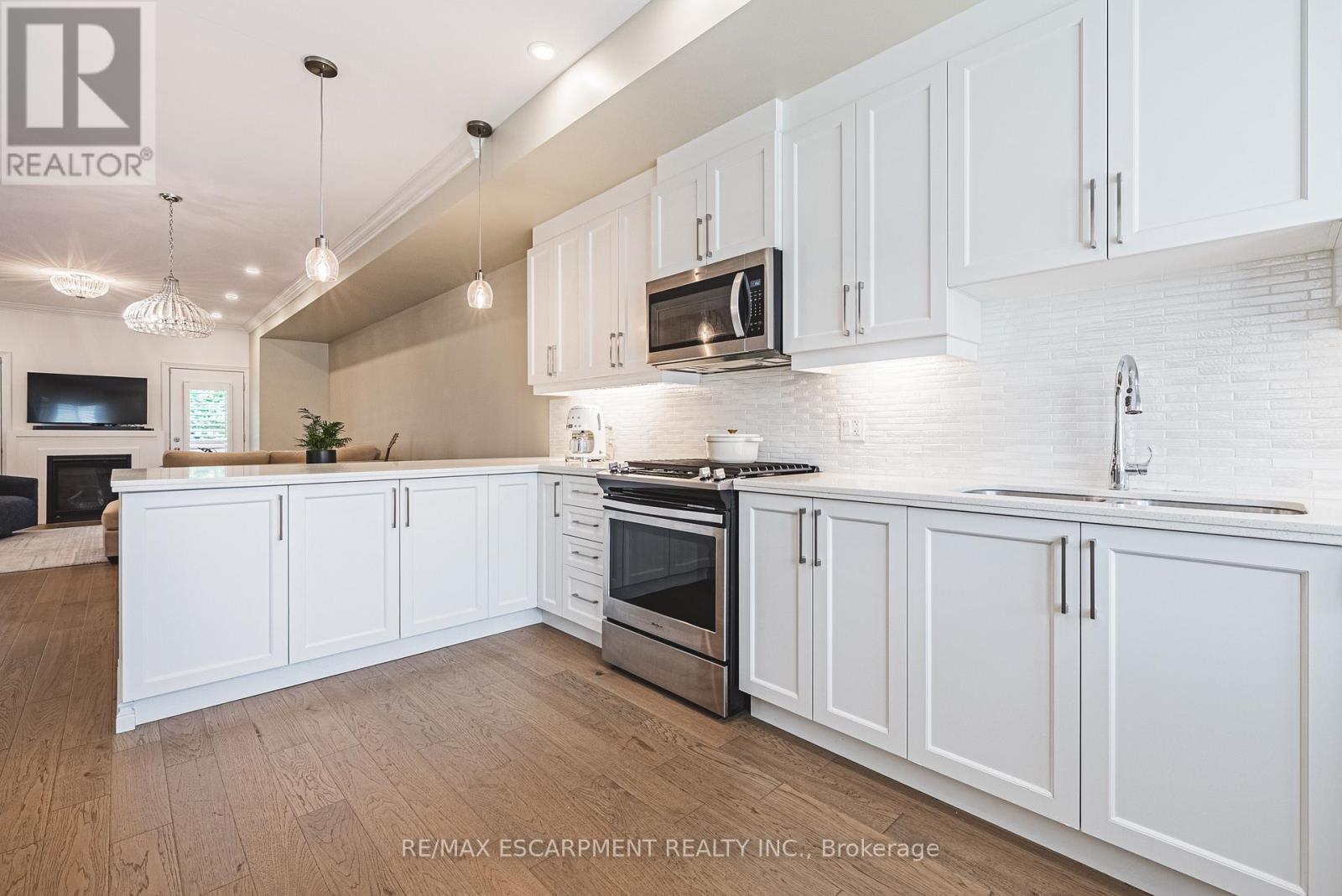 6 - 111 Wilson Street E, Hamilton, Ontario  L9B 2G7 - Photo 9 - X12436453