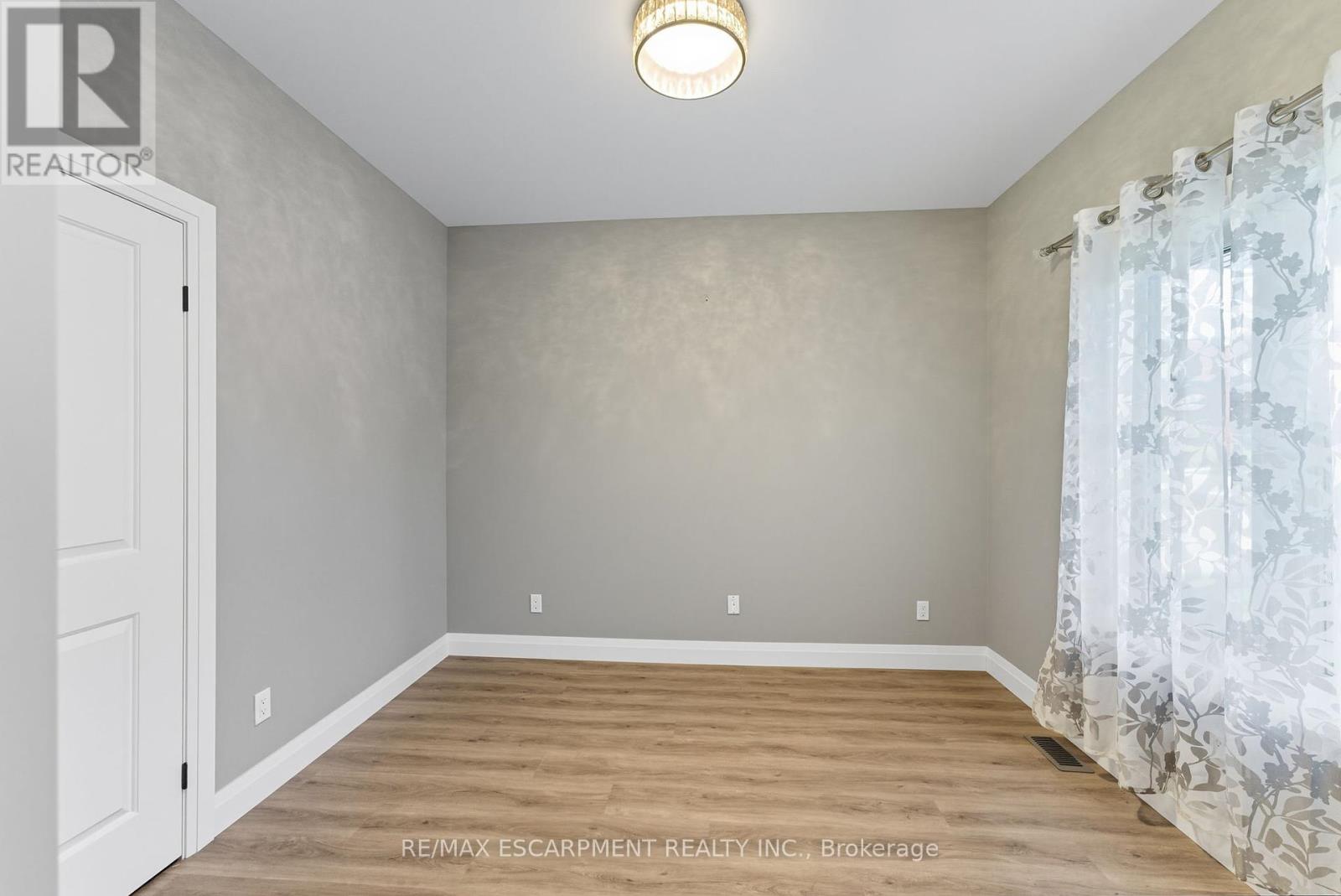 1053 Bay Street, Norfolk, Ontario  N0E 1M0 - Photo 22 - X12436524