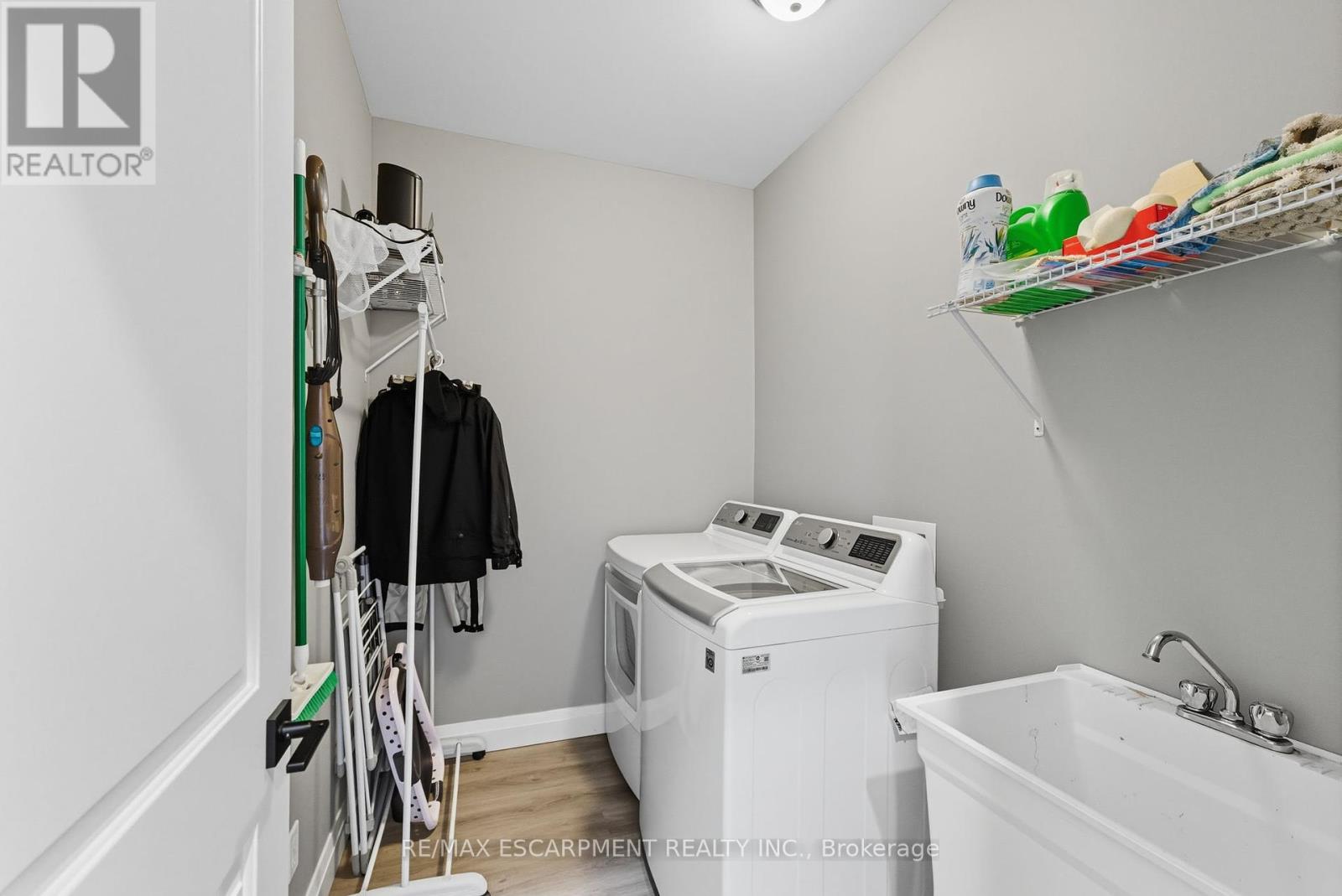 1053 Bay Street, Norfolk, Ontario  N0E 1M0 - Photo 24 - X12436524