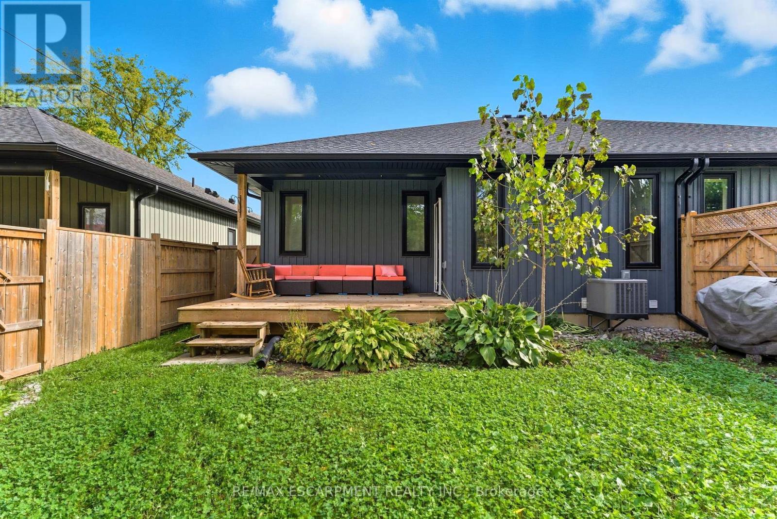 1053 Bay Street, Norfolk, Ontario  N0E 1M0 - Photo 32 - X12436524