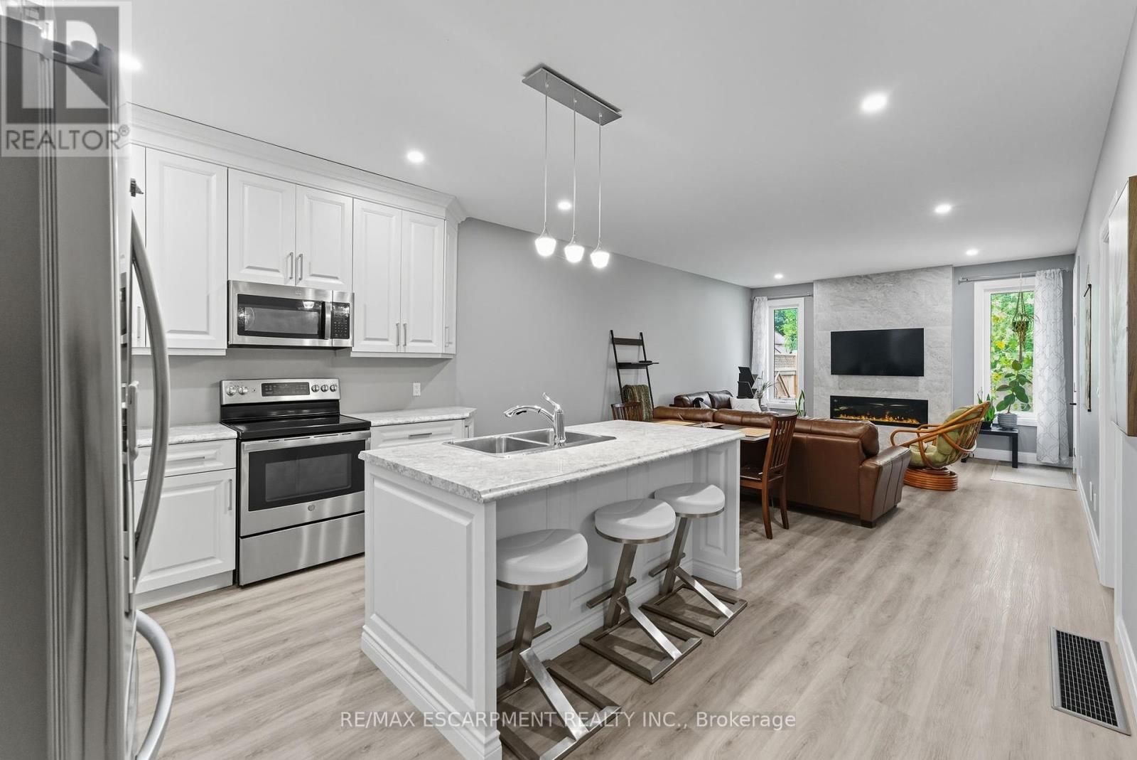 1053 Bay Street, Norfolk, Ontario  N0E 1M0 - Photo 8 - X12436524
