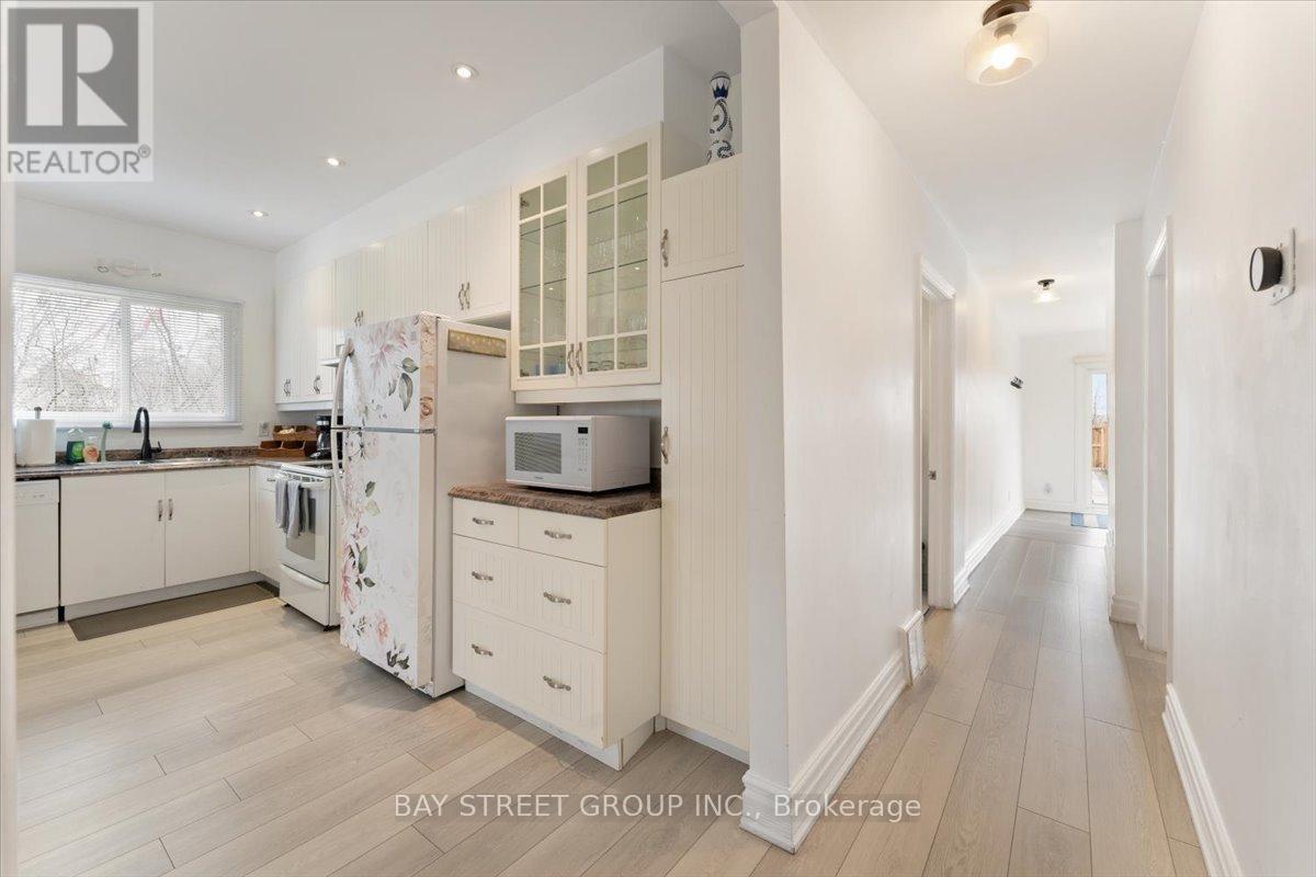 1019 Beach Boulevard, Hamilton, Ontario  L8H 6Z8 - Photo 13 - X12436557