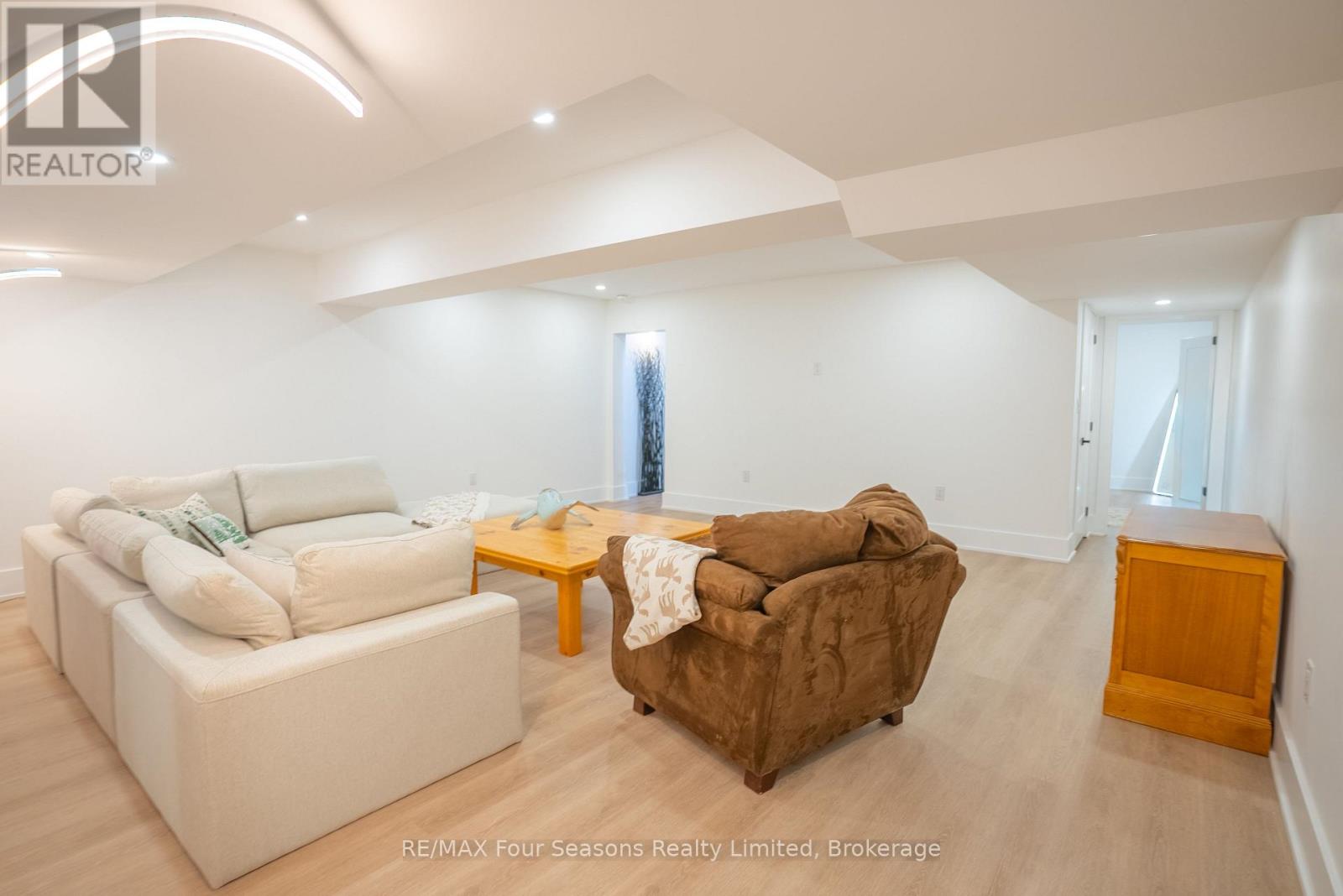 102 Goldie Court, Blue Mountains, Ontario  N0H 1J0 - Photo 32 - X12388181