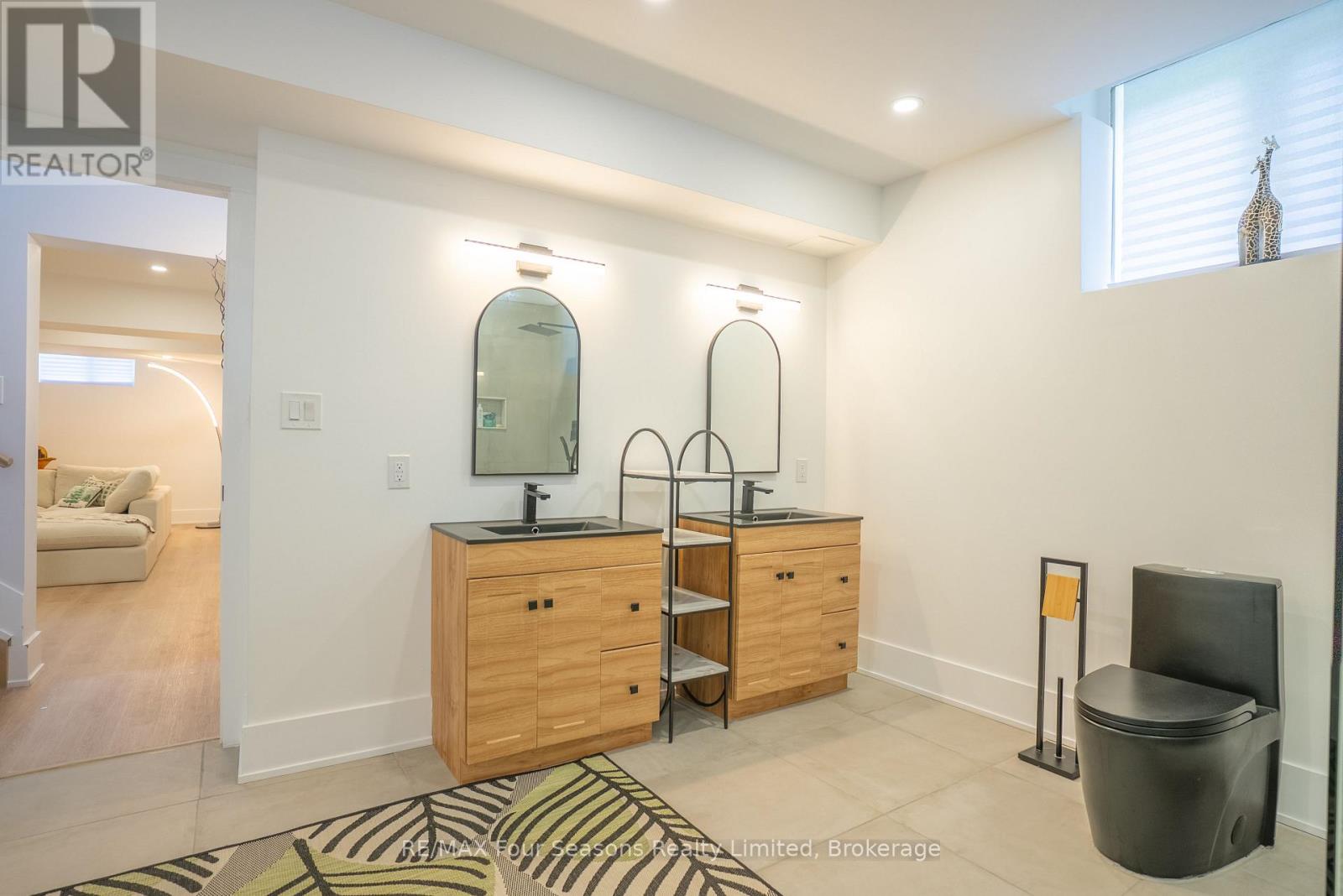 102 Goldie Court, Blue Mountains, Ontario  N0H 1J0 - Photo 34 - X12388181