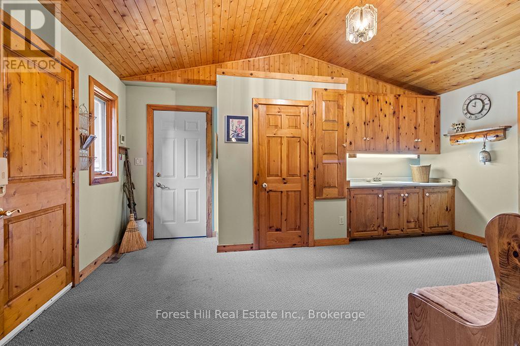 520251 Thistlewood Road, West Grey, Ontario  N0C 1H0 - Photo 22 - X12421346
