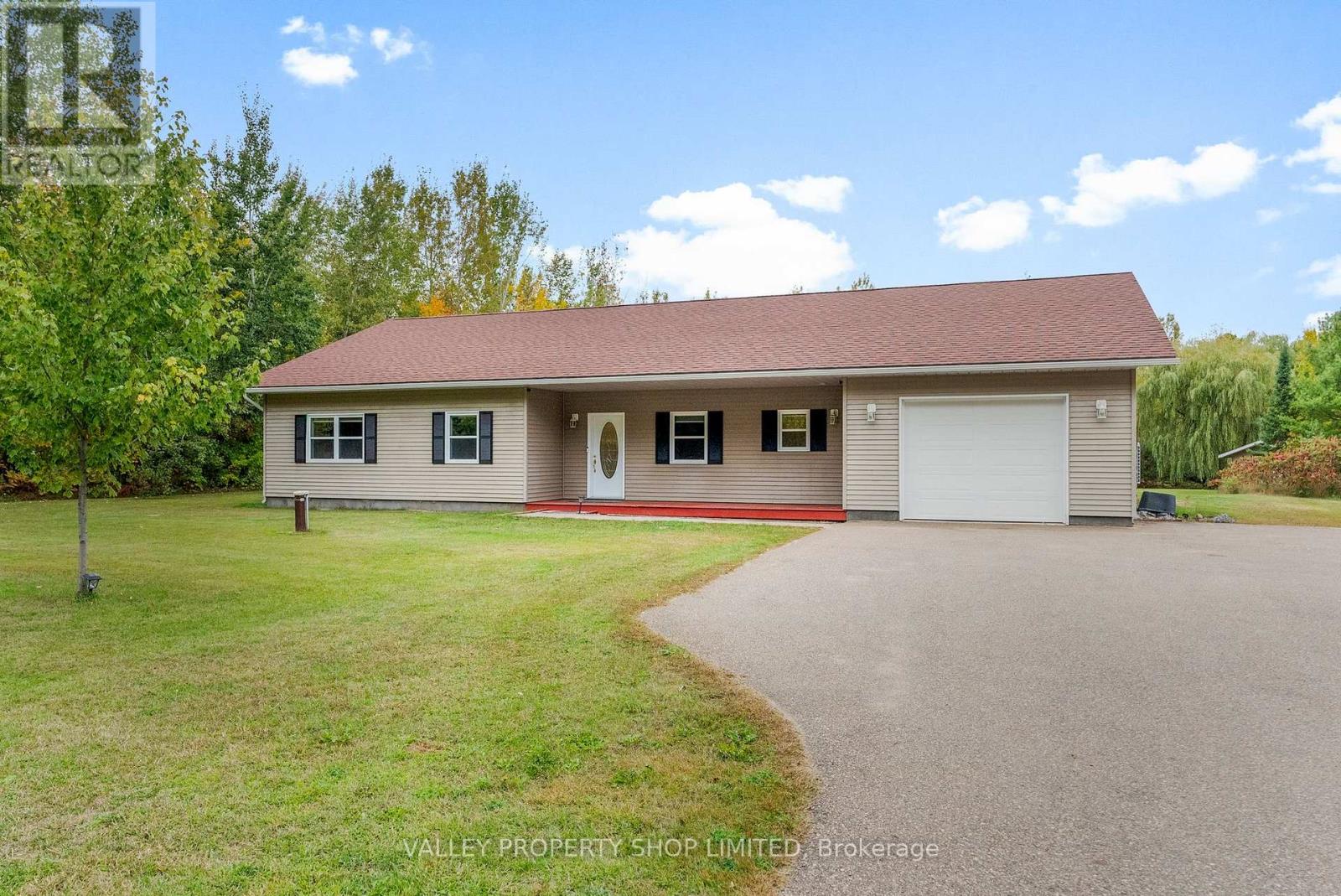 367 Radtke Road, Petawawa, Ontario  K8A 6W7 - Photo 2 - X12436673