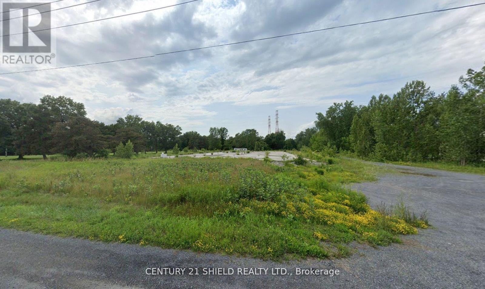 210 SAUNDERS DRIVE, Cornwall, Ontario