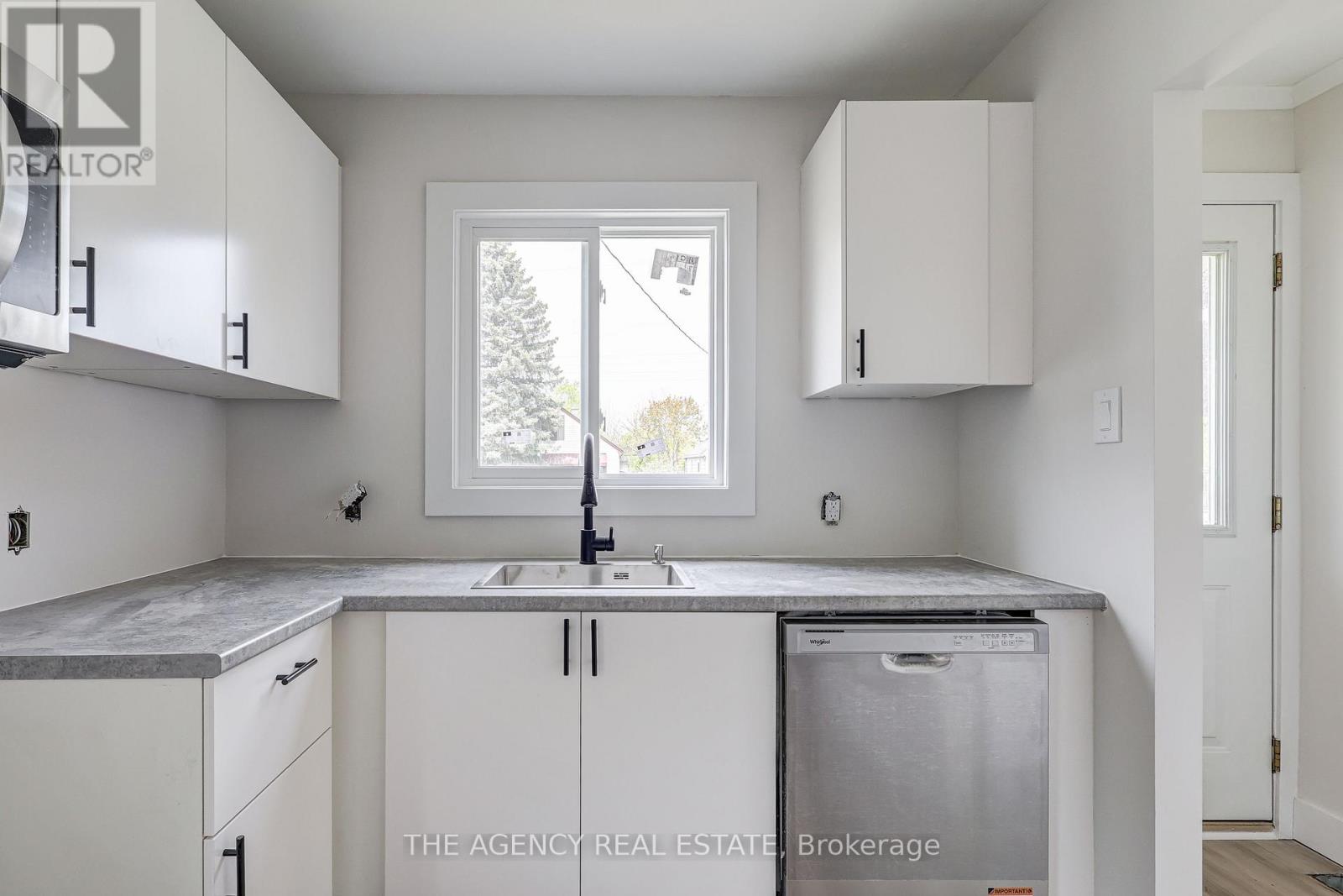 489 Salisbury Street, London East, Ontario  N5Y 3B4 - Photo 10 - X12435359