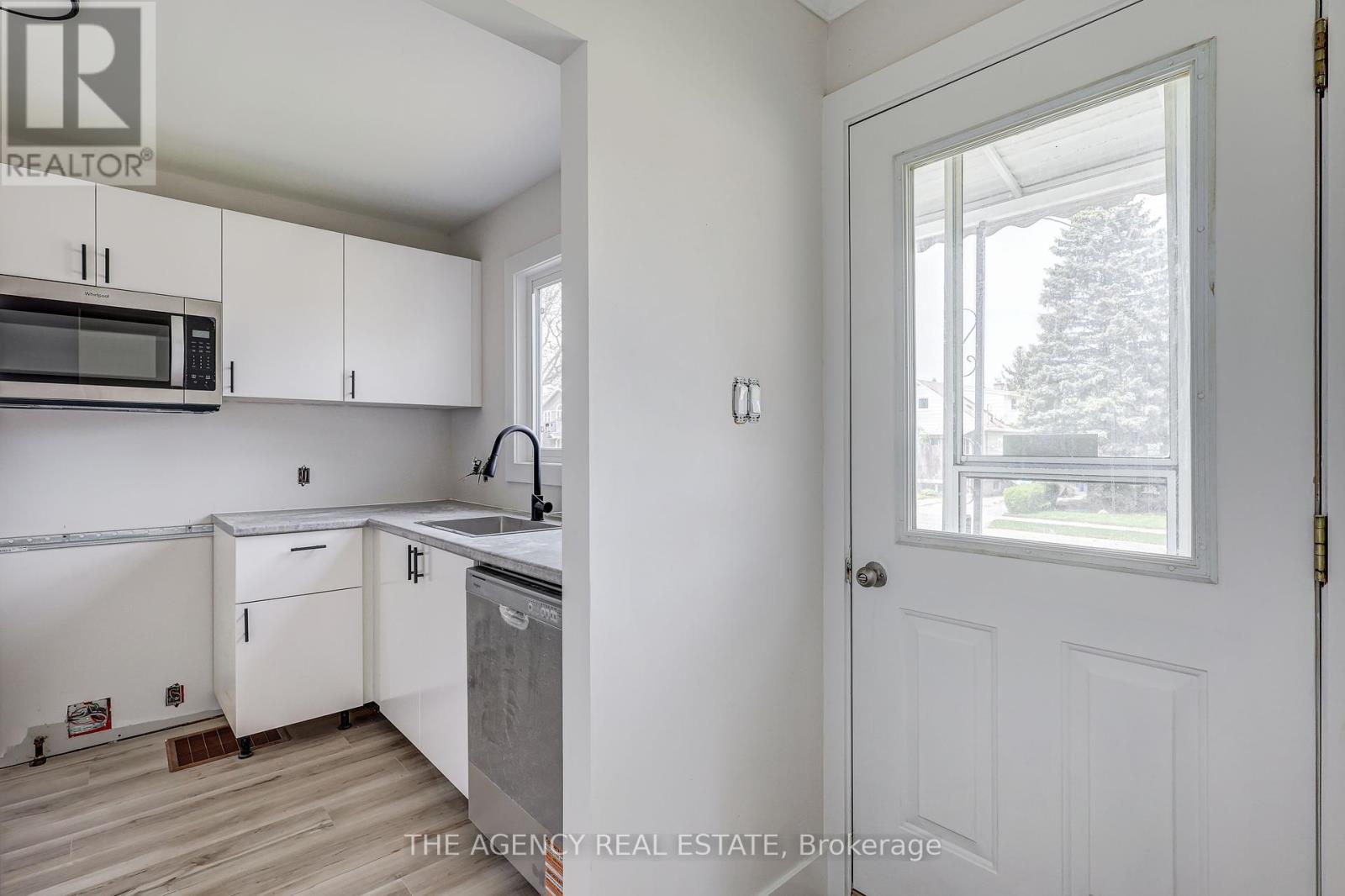489 Salisbury Street, London East, Ontario  N5Y 3B4 - Photo 4 - X12435359